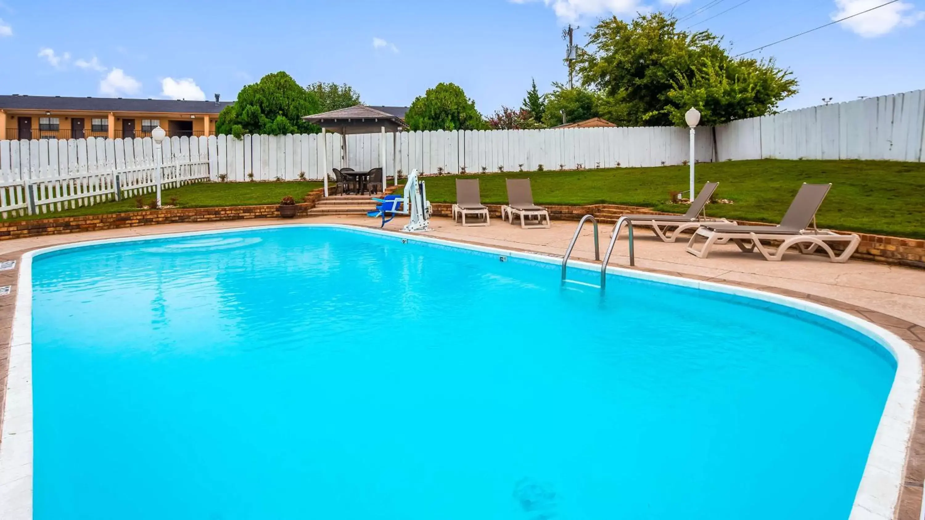 Activities, Swimming Pool in Best Western Decatur Inn