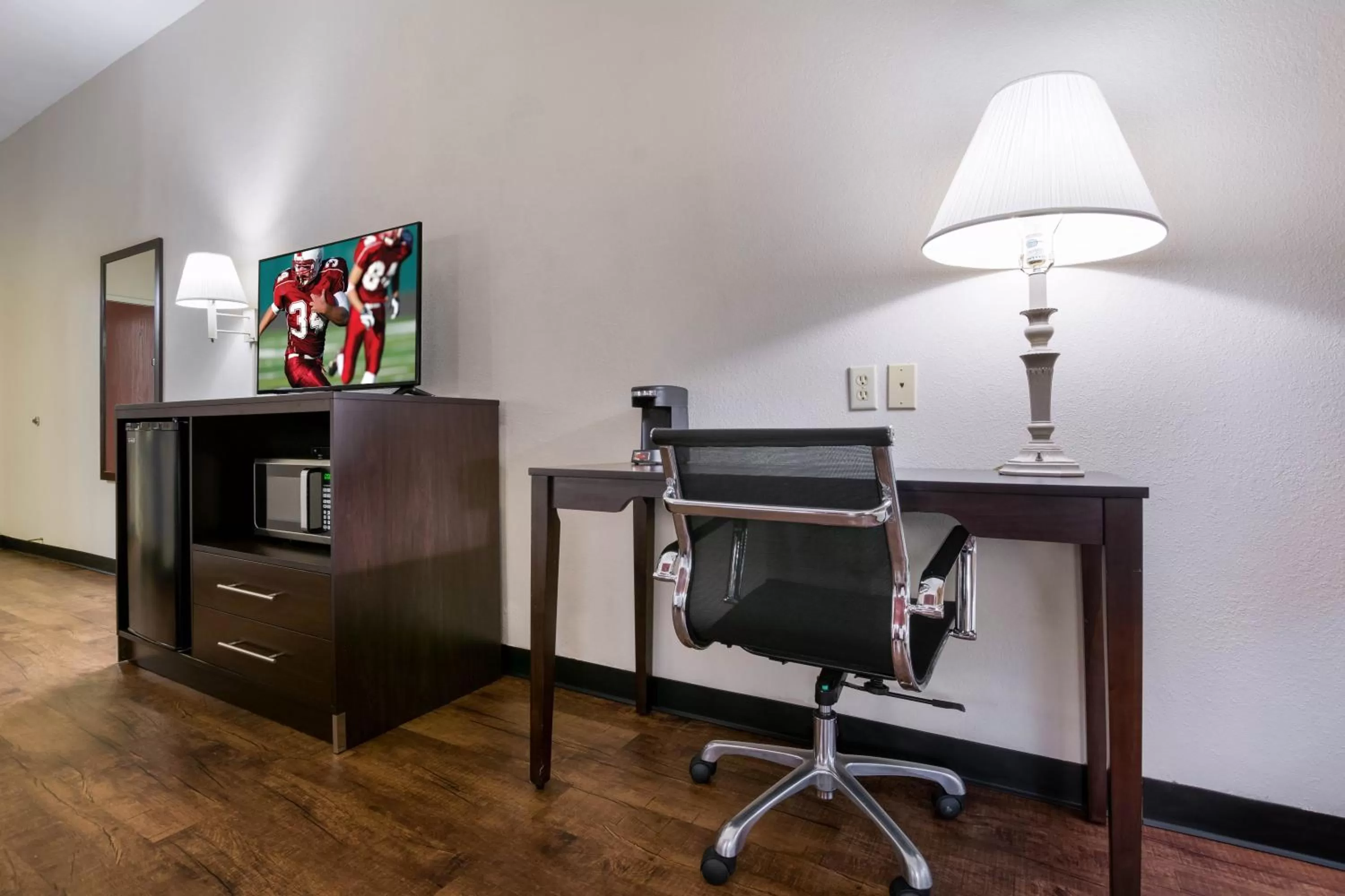 Photo of the whole room in Red Roof Inn Carrollton