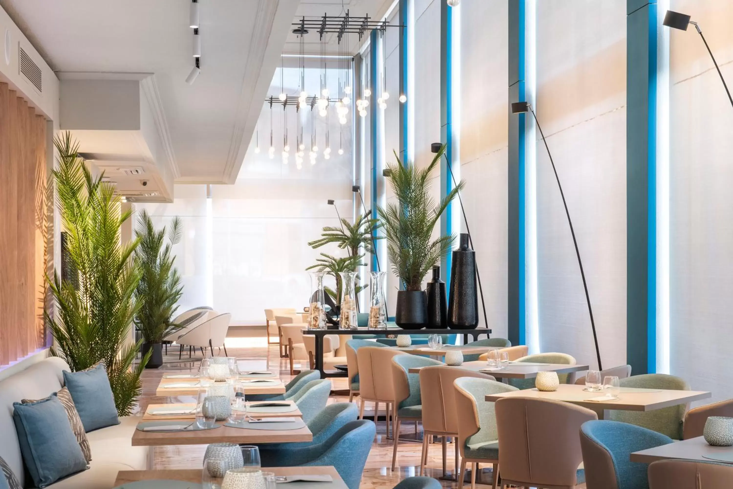 Lounge or bar, Restaurant/Places to Eat in Salles Ciutat del Prat Barcelona Airport