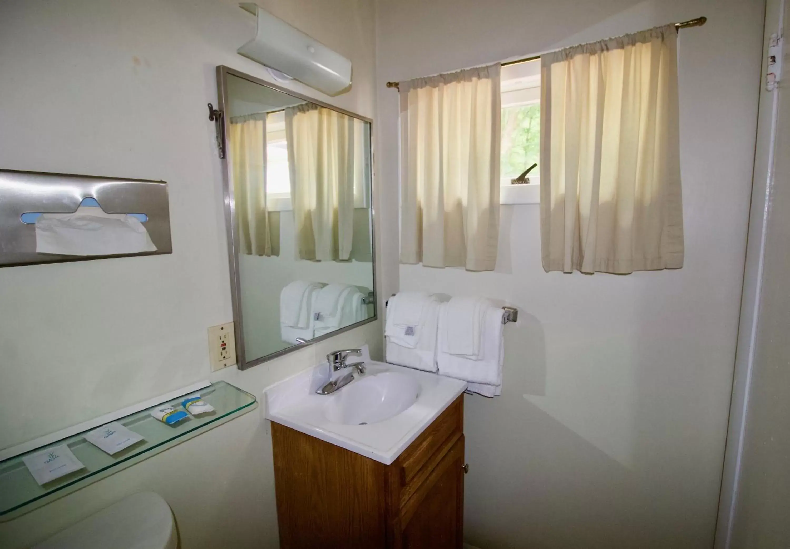 Bathroom in Oakdell Motel WATERFORD CT