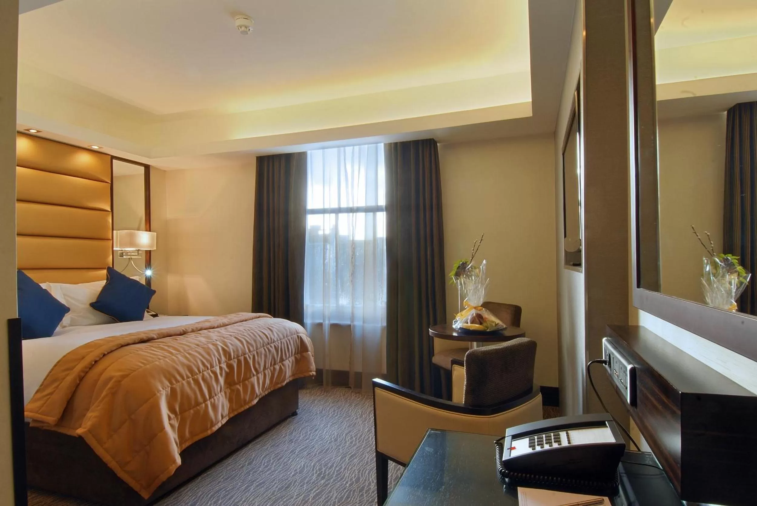 Bedroom, Bed in Park Grand Mayfair