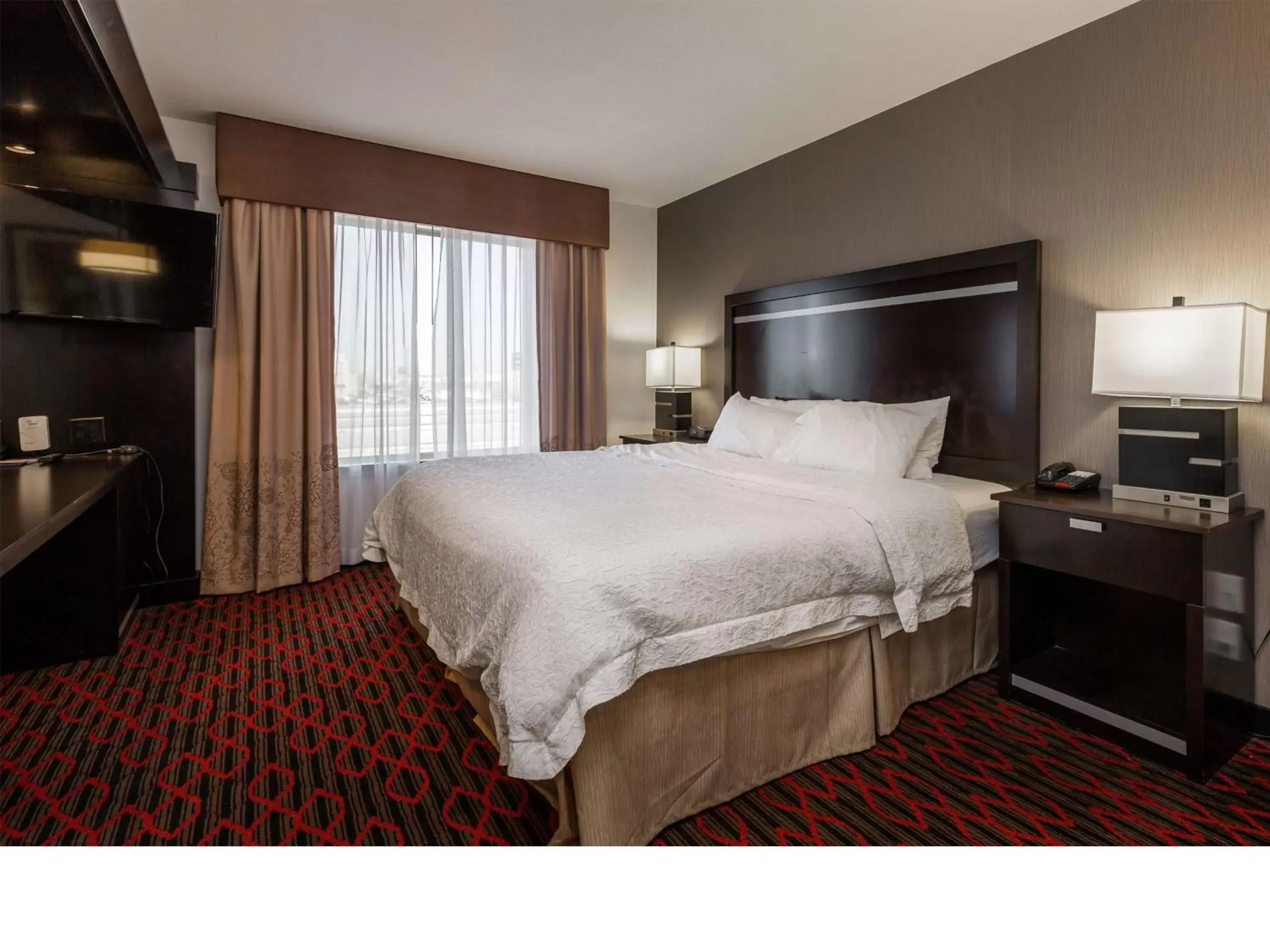 Bedroom, Bed in Hampton Inn & Suites by Hilton Lethbridge