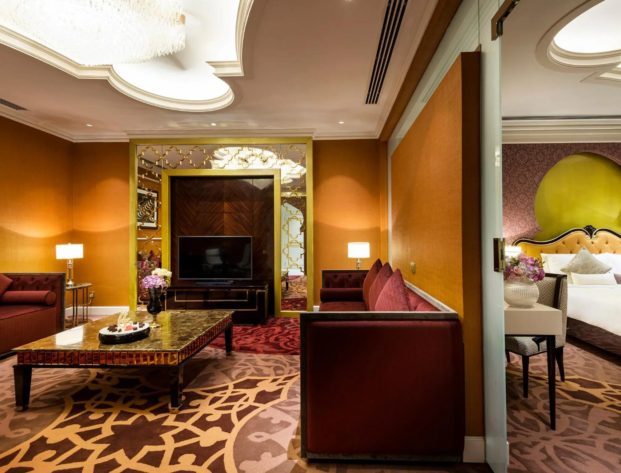 Living room, Bed in Ezdan Palace Hotel