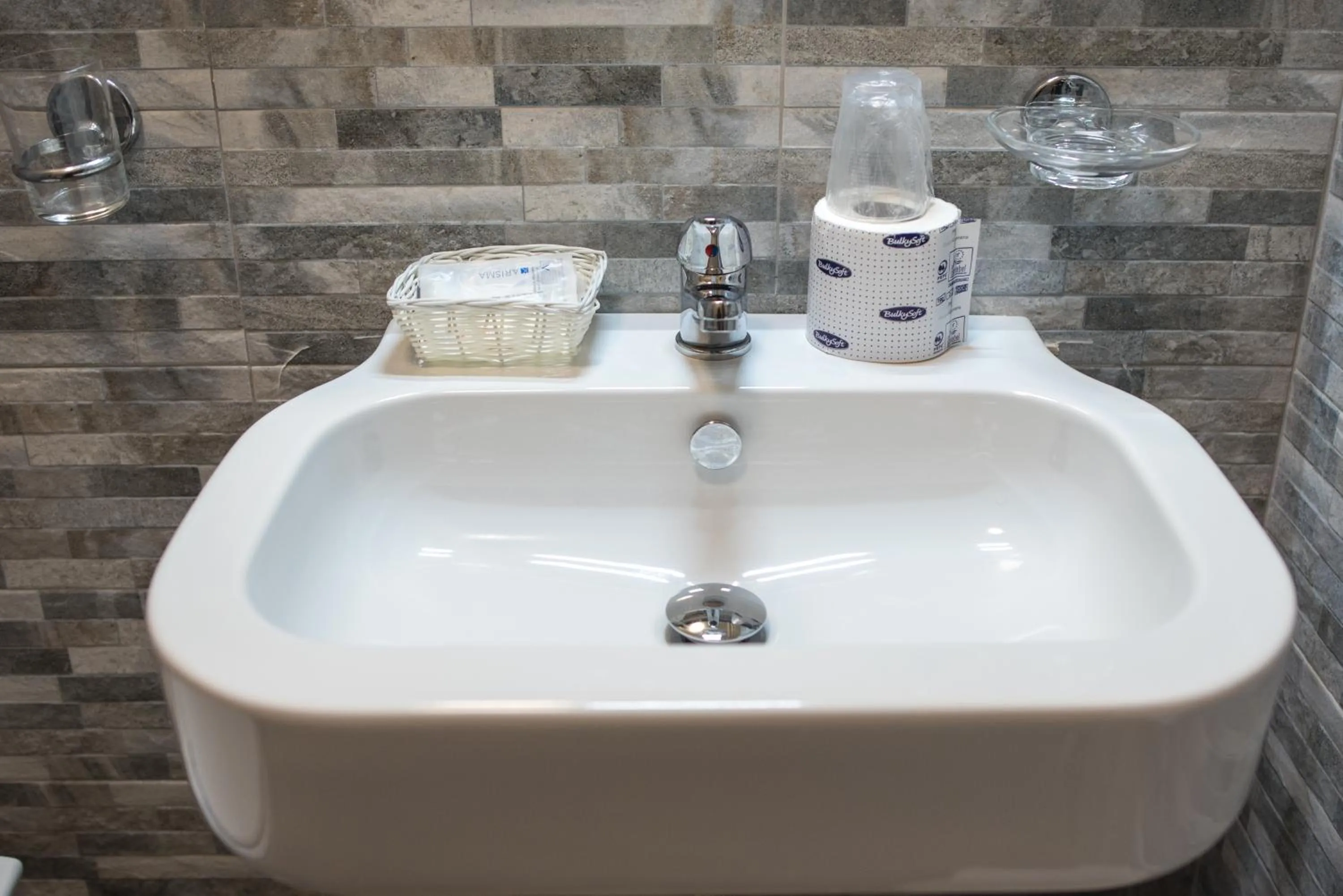 Bathroom in Hotel Scigliano