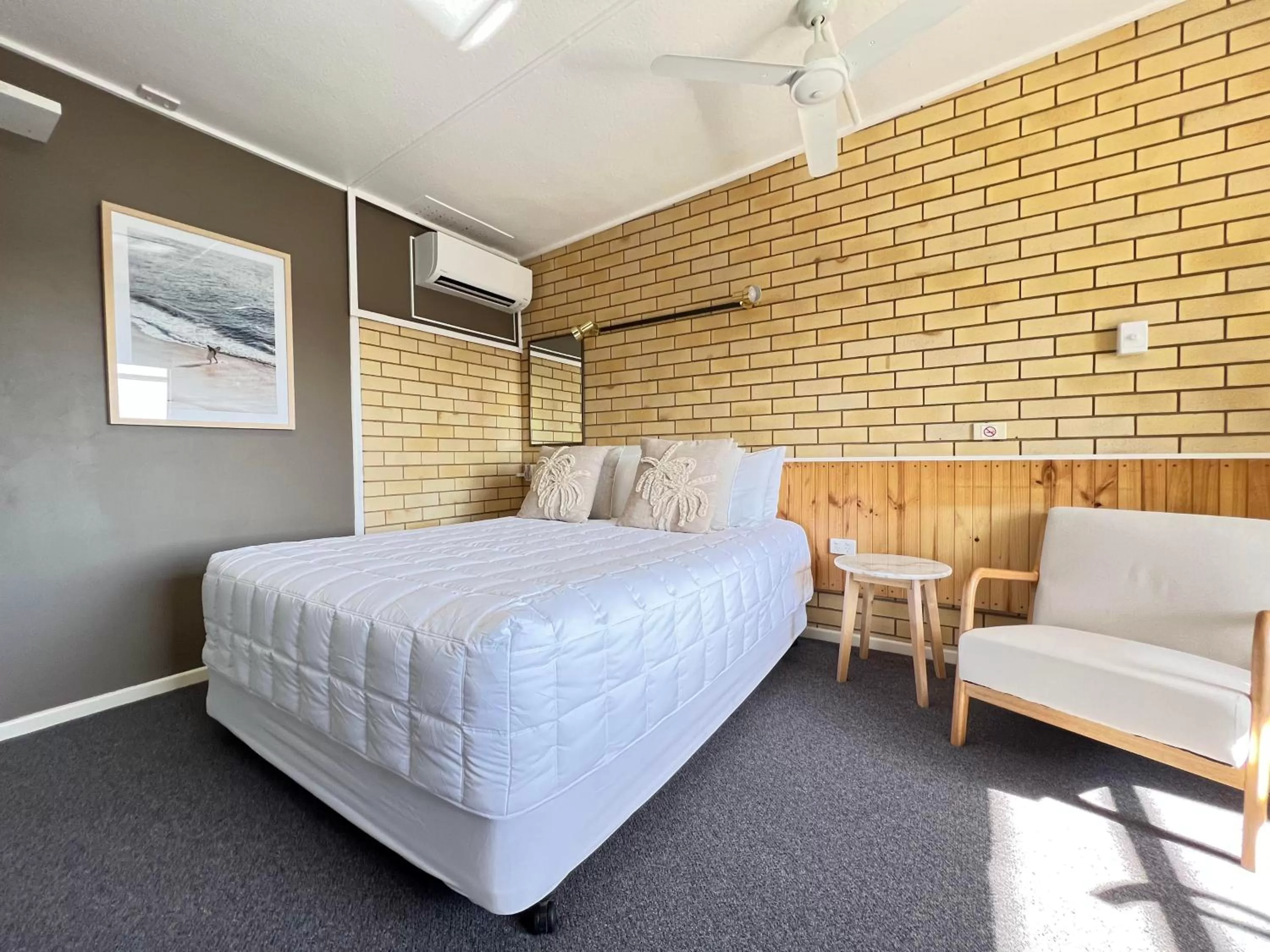 Bed in Motel Maclean