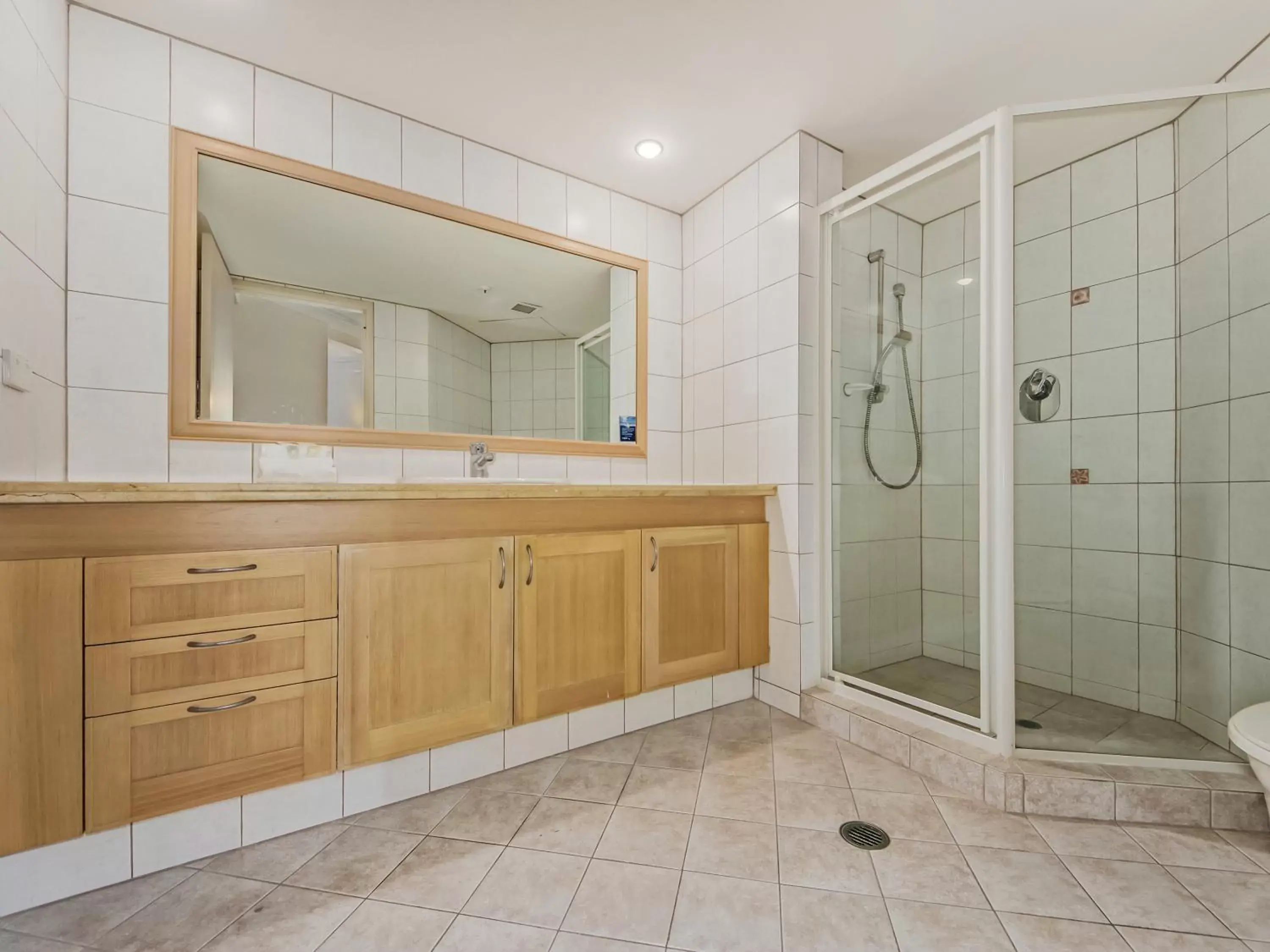 Shower, Bathroom in Oceana On Broadbeach