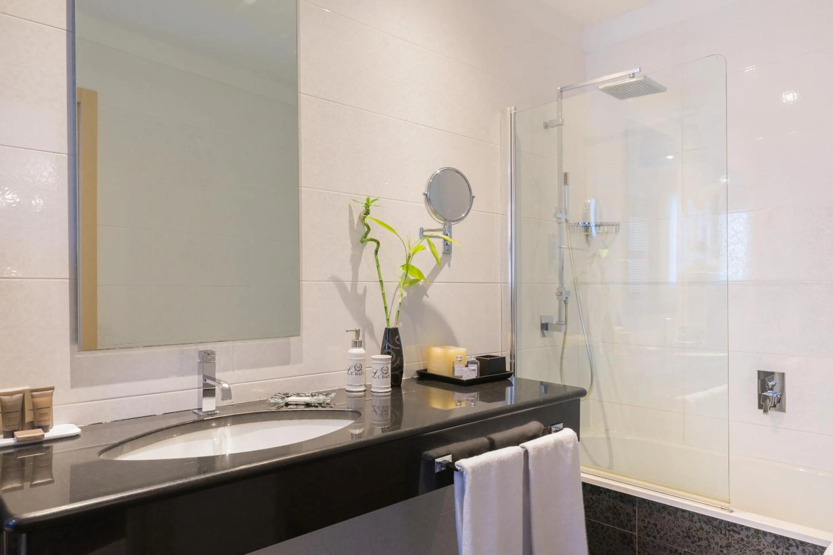 Shower in Hotel Touring