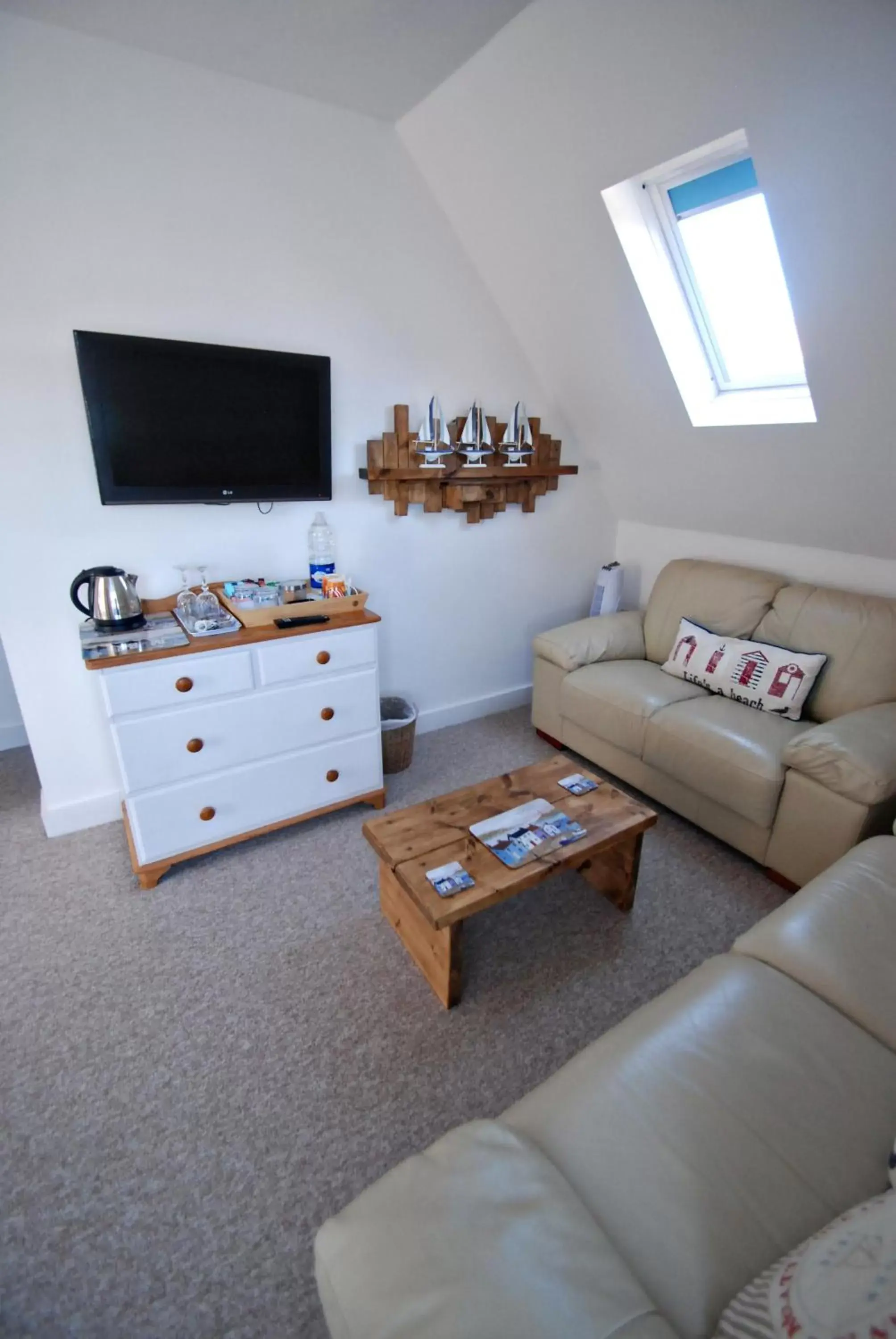 Bedroom, Seating Area in Southern Breeze Lodge - Adults Only