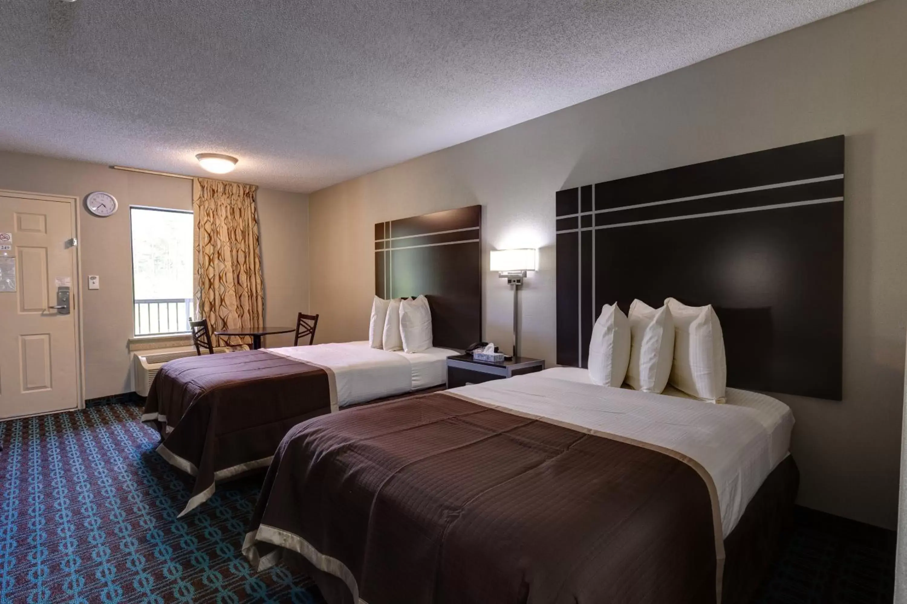 Bed, Room Photo in Deluxe Inn - Fayetteville I-95