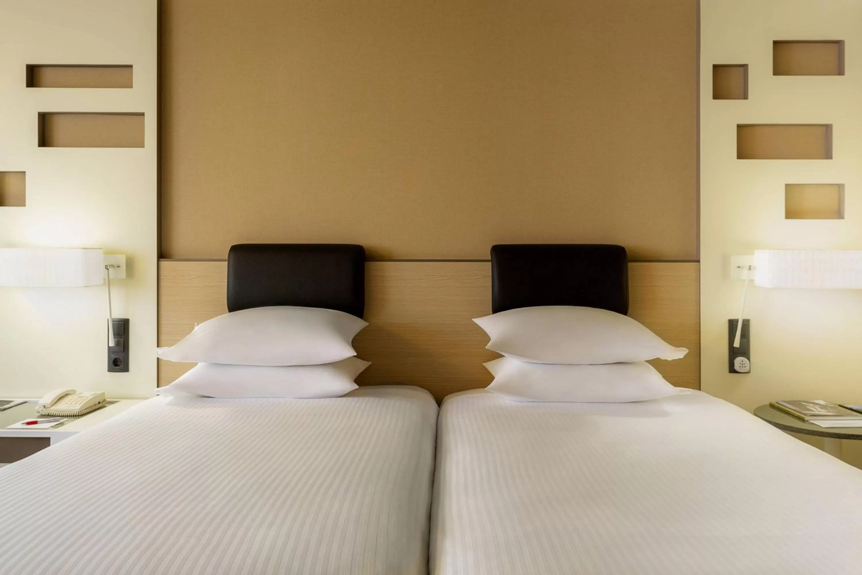 Photo of the whole room, Bed in Madrid Marriott Auditorium Hotel & Conference Center