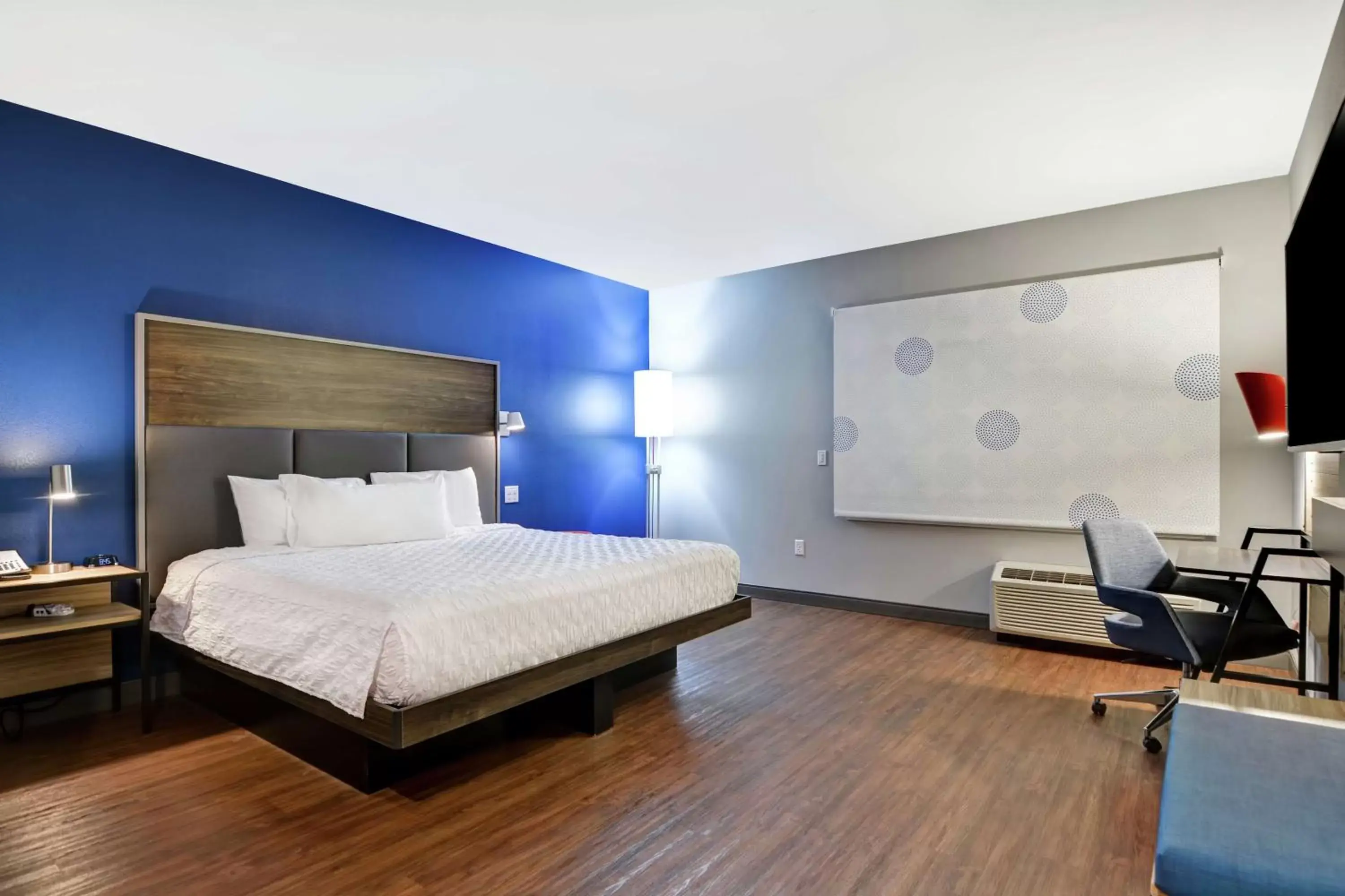 Bedroom, Bed in Tru By Hilton Idaho Falls Id