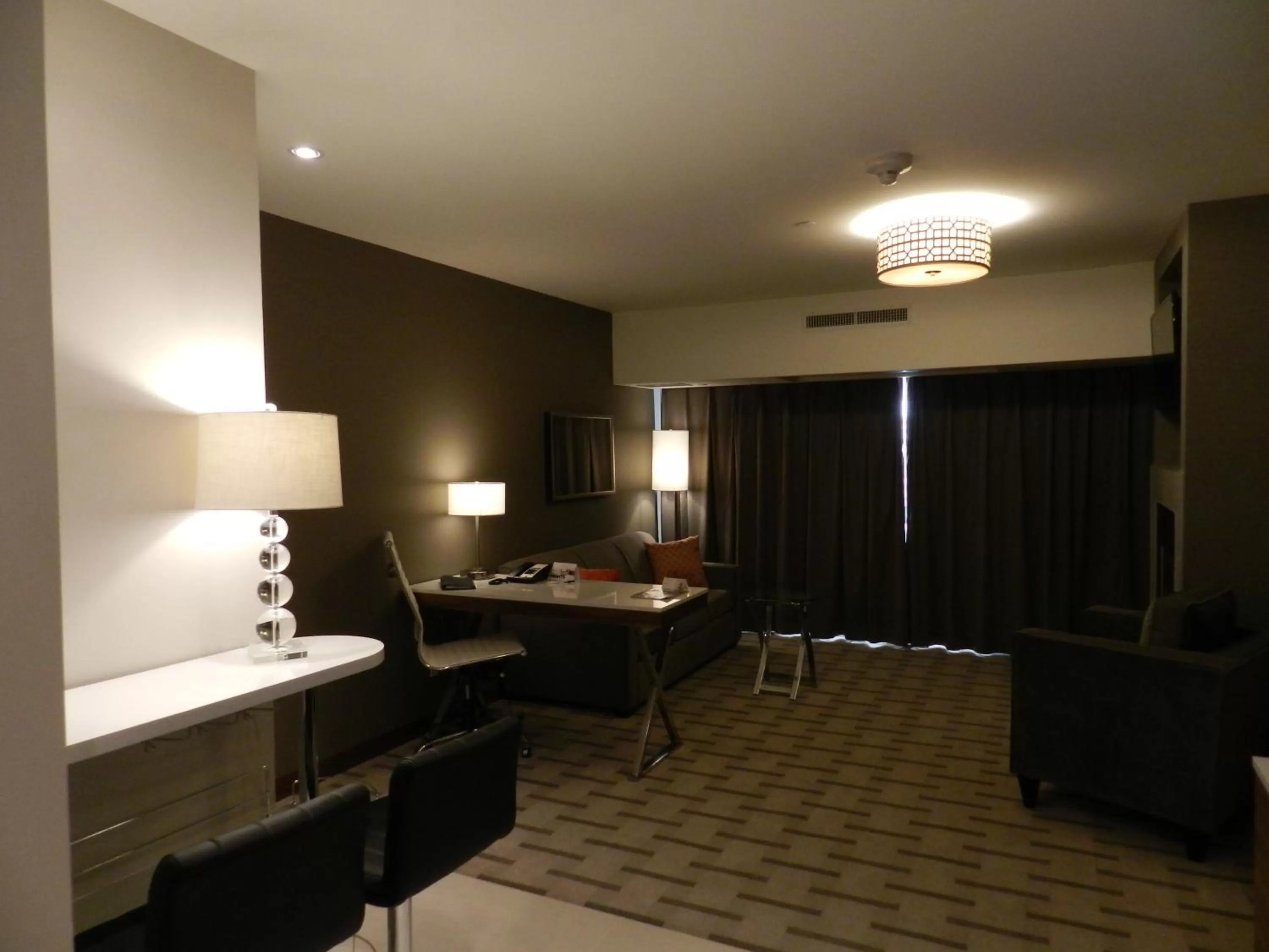 Living room in Radisson Hotel & Conference Centre Calgary Airport