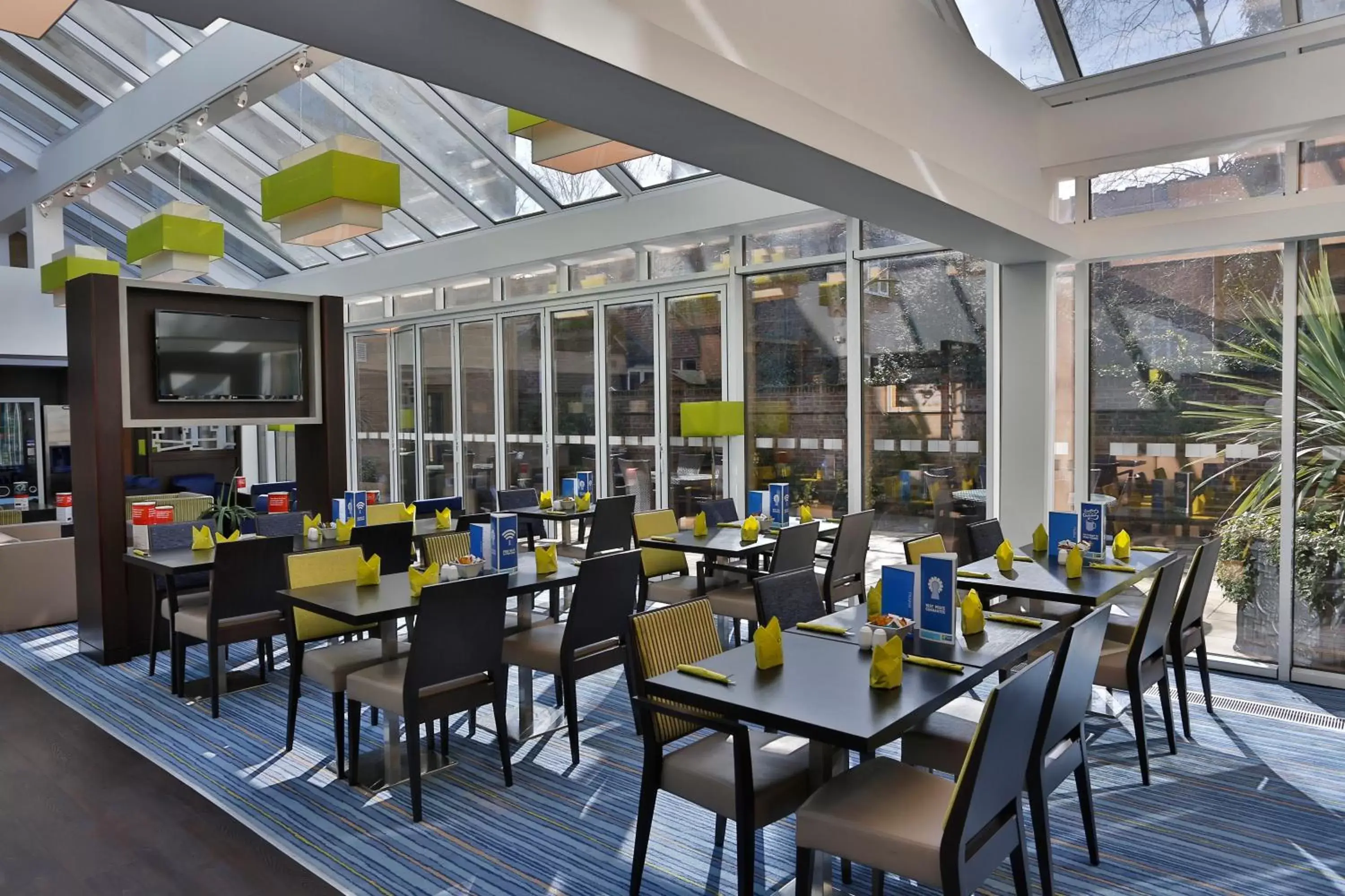 Restaurant/Places to Eat in Holiday Inn Express Windsor, an IHG Hotel