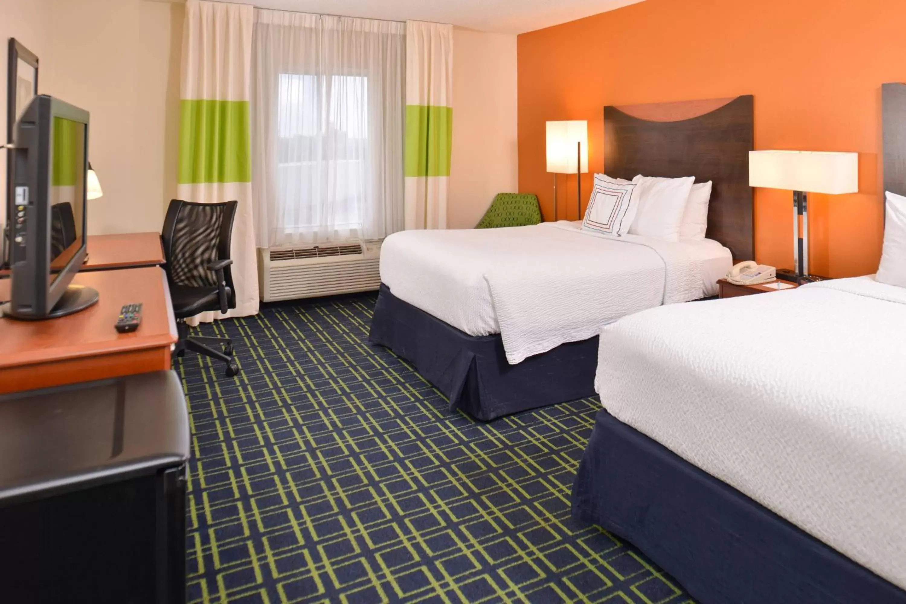 Photo of the whole room, Bed in Fairfield Inn and Suites Gulfport / Biloxi
