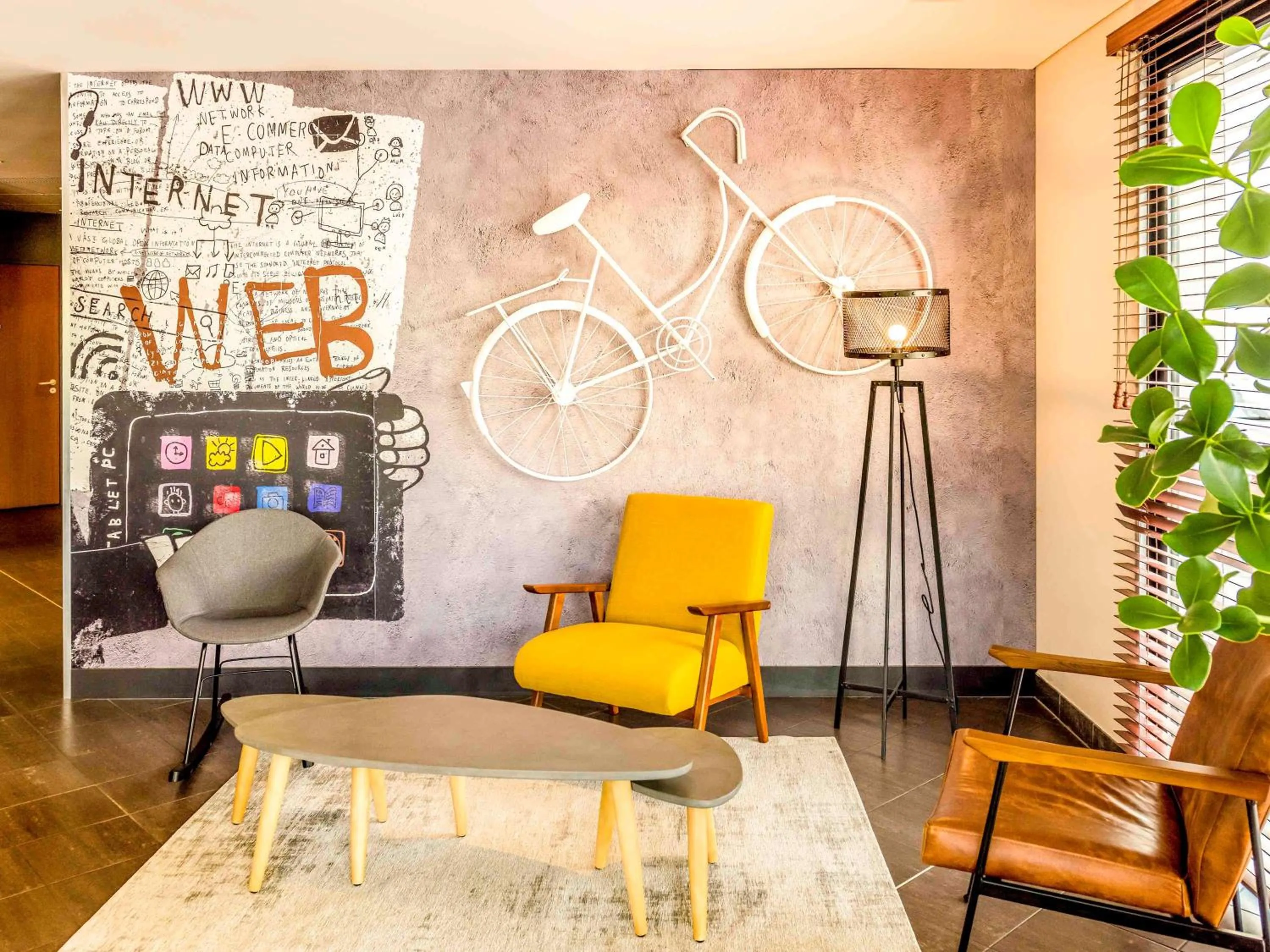 Lounge or bar in ibis Marne La Vallée Val d'Europe