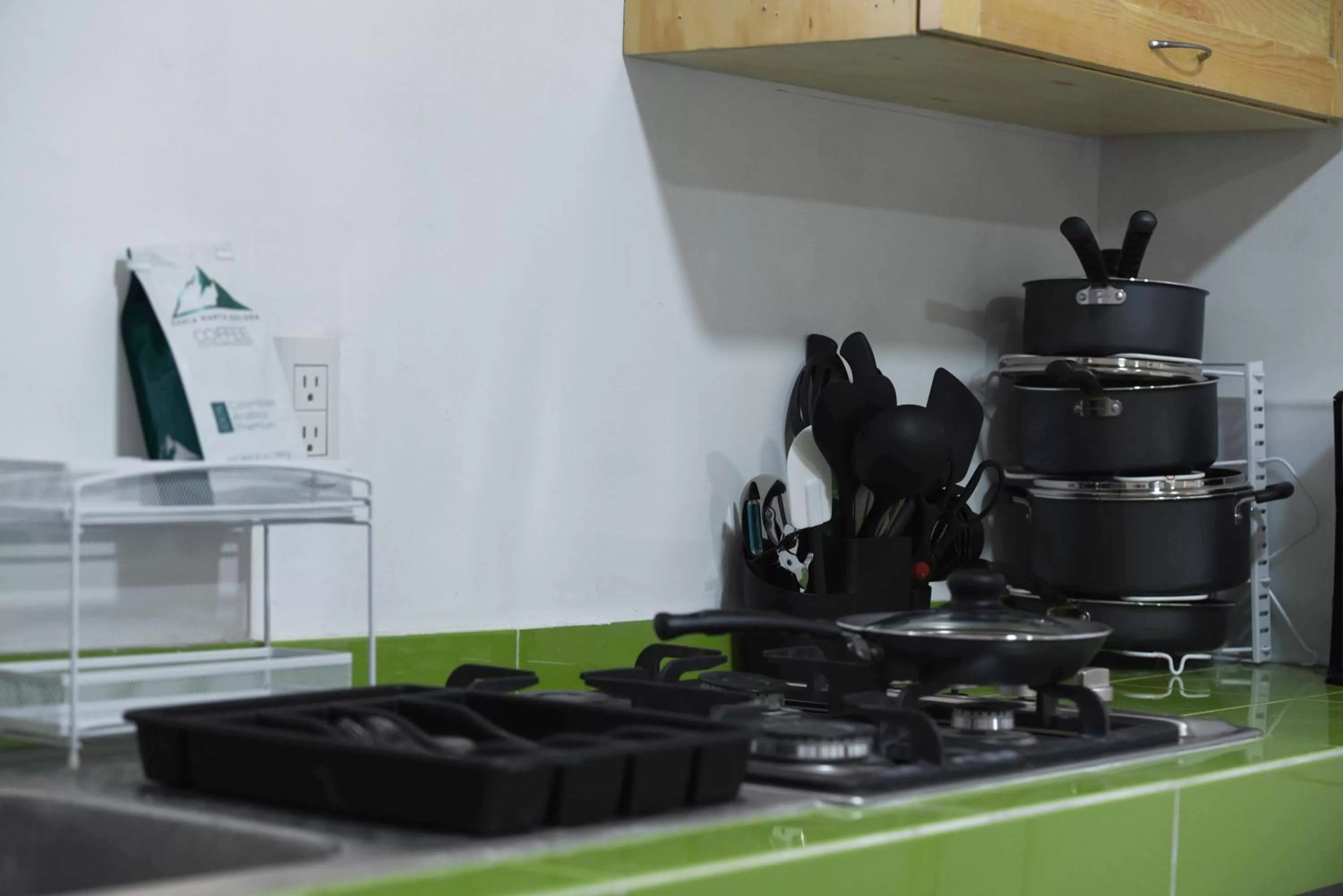 Communal kitchen, Kitchen/Kitchenette in Casa moderna equipada como hotel Habitación 2 F