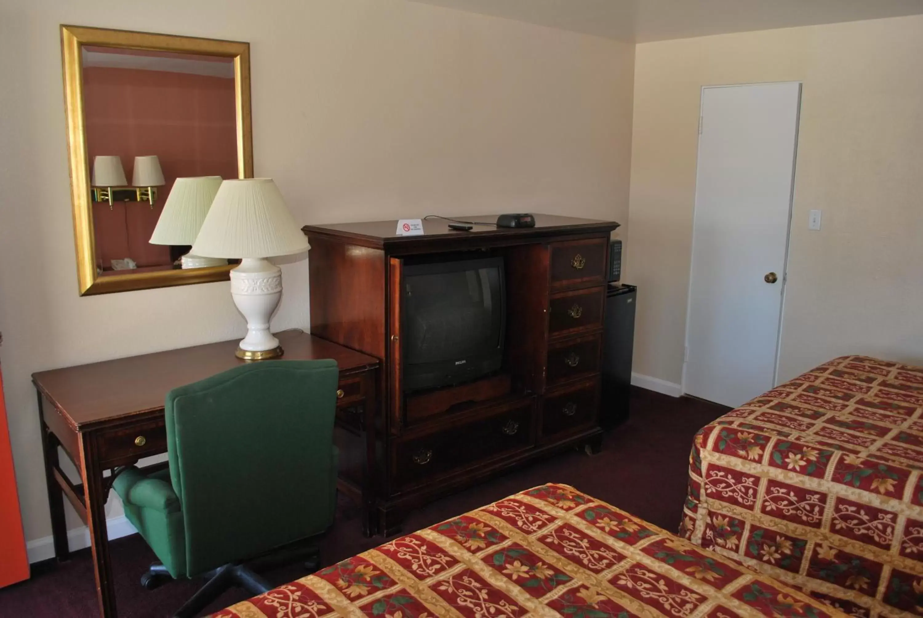 TV/Entertainment Center in Travelodge by Wyndham Klamath Falls