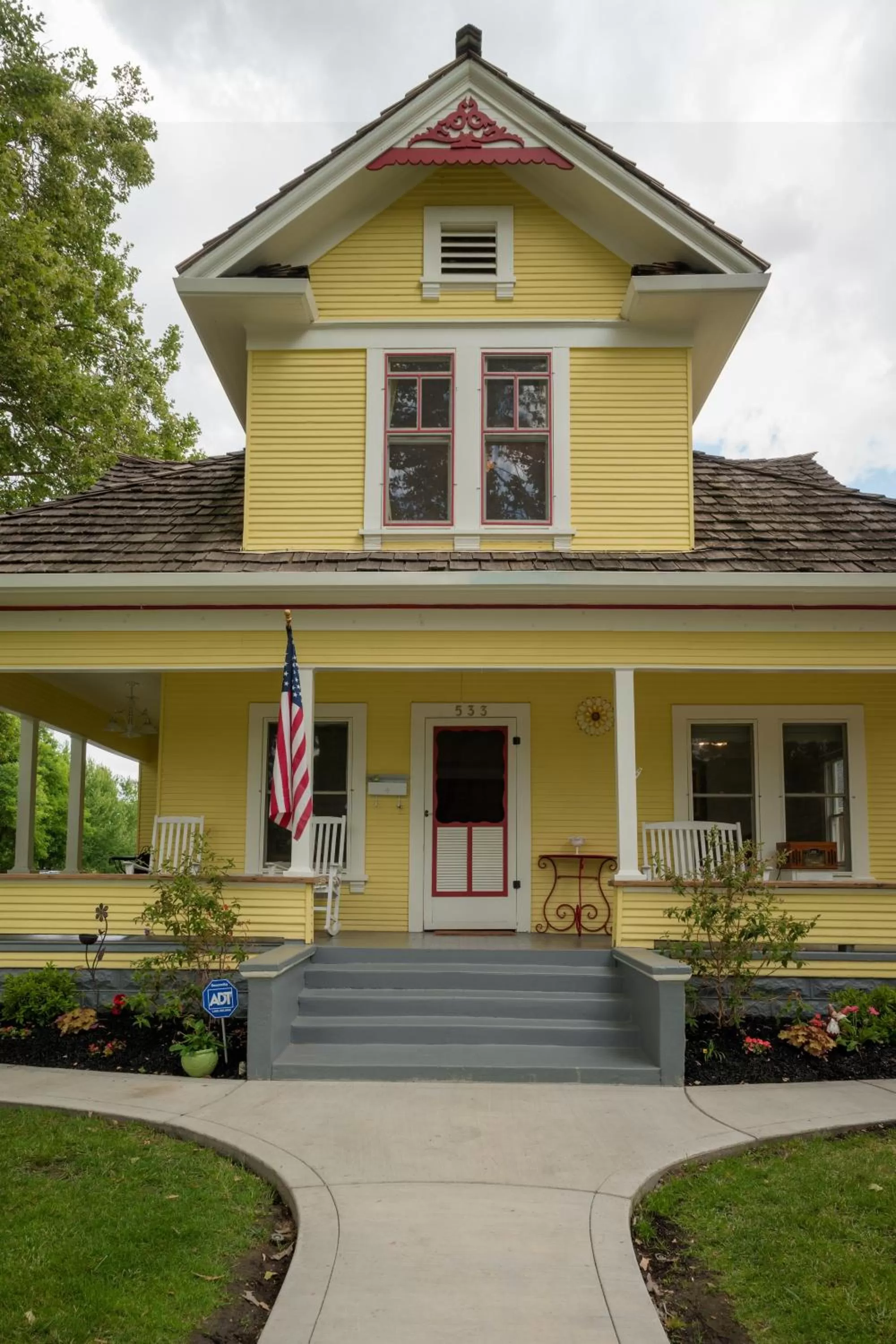 Facade/entrance, Property Building in Poppy Sister Inn