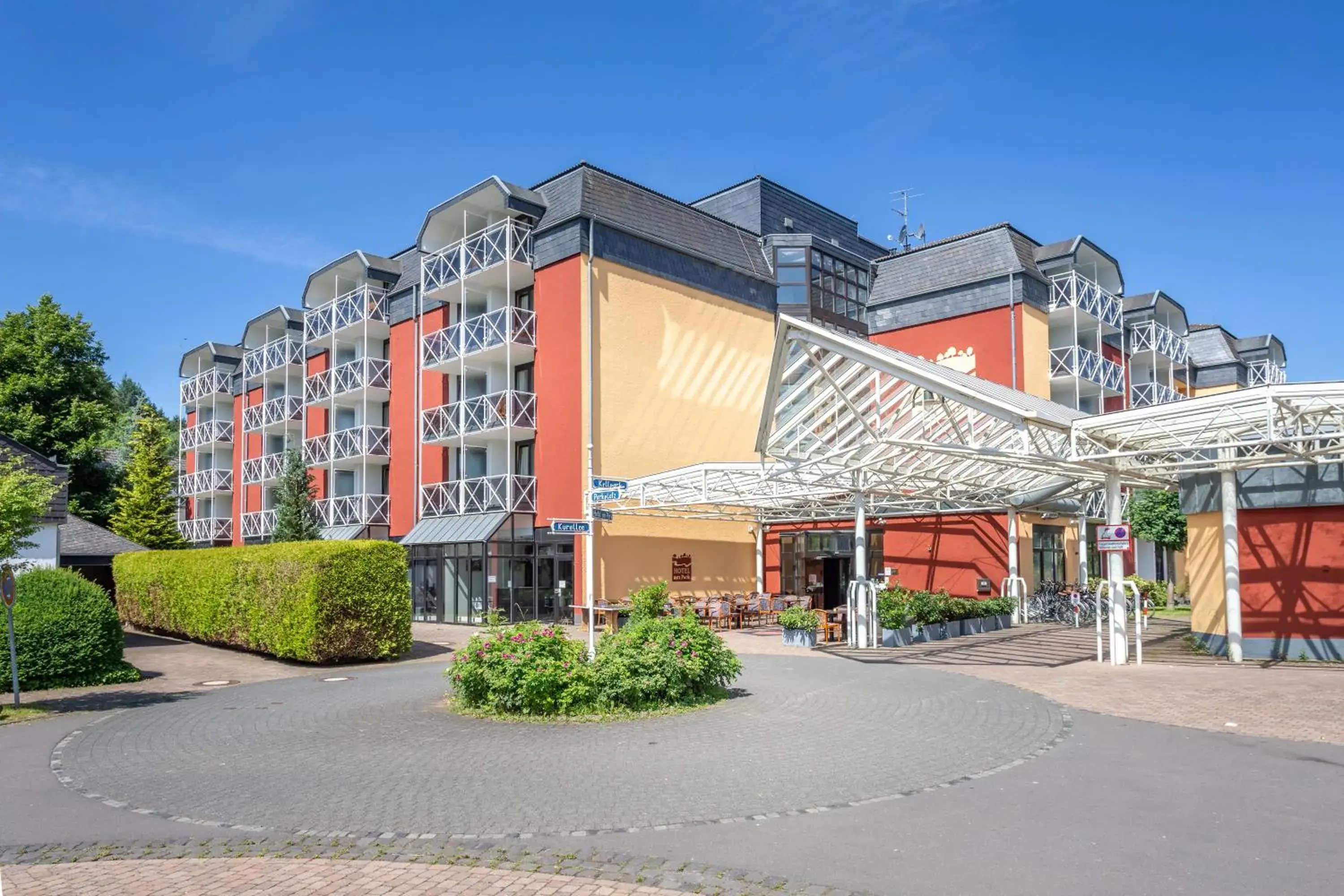 Facade/entrance, Property Building in Hotel am Park