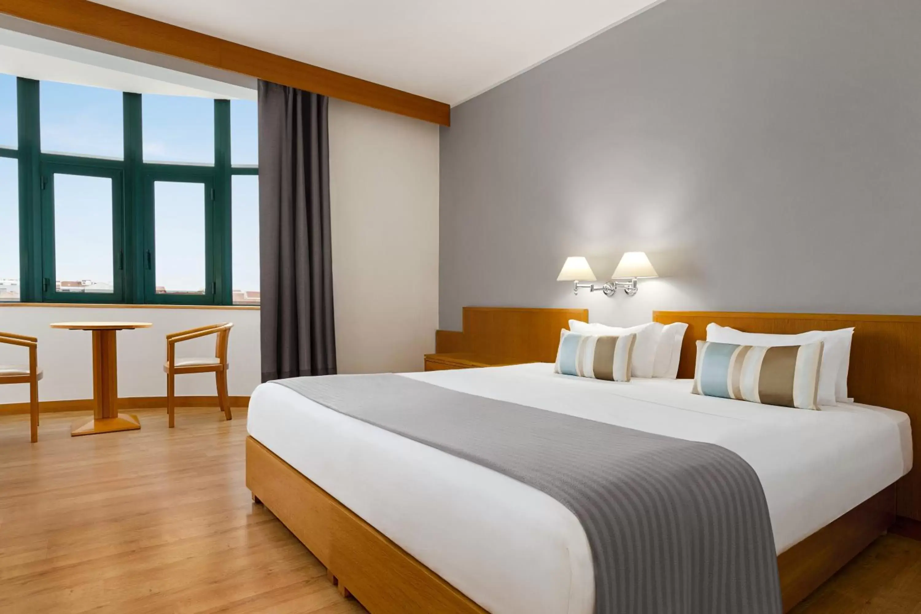 Bed in TRYP by Wyndham Montijo Parque Hotel