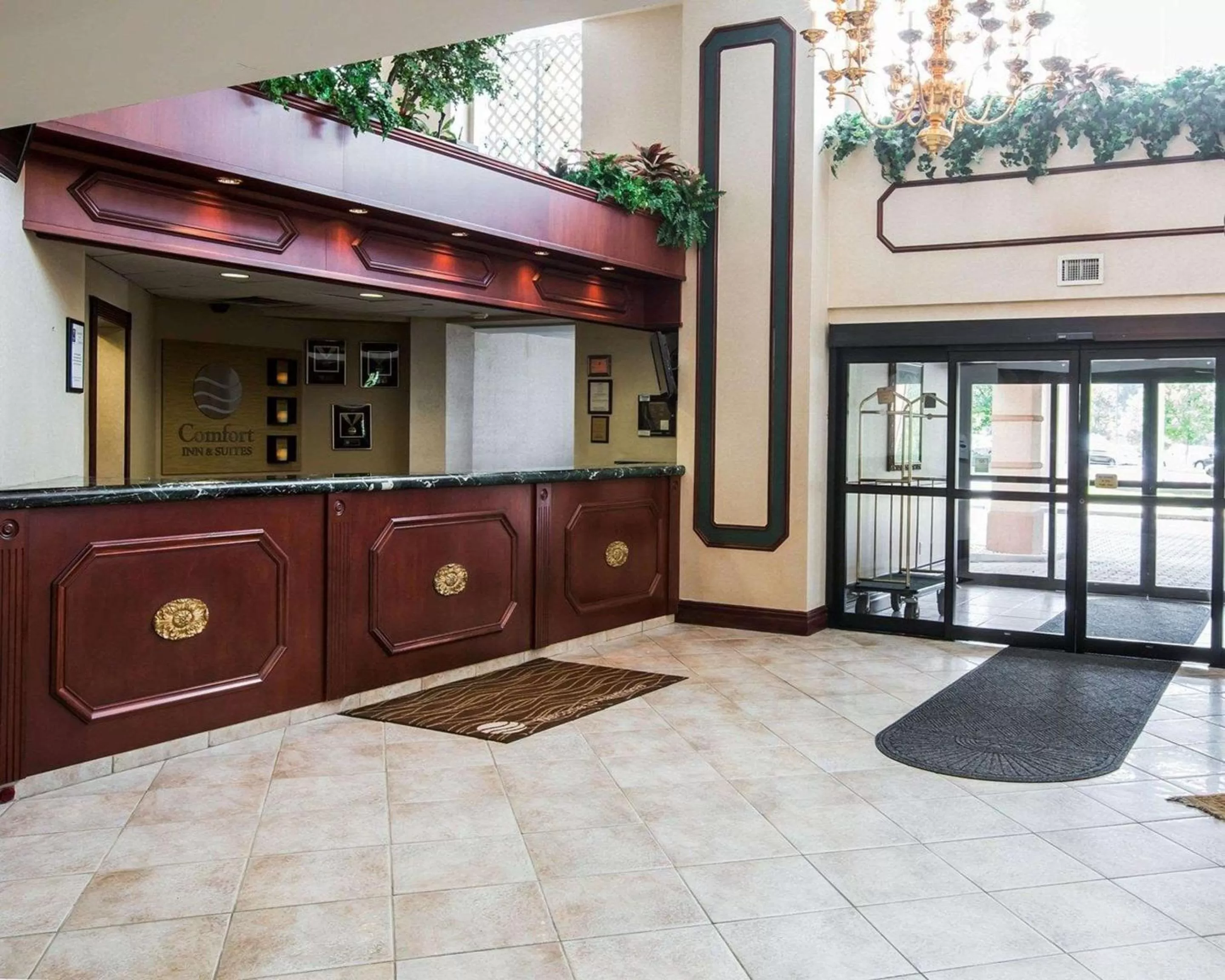 Lobby or reception in Comfort Inn & Suites Hawthorne