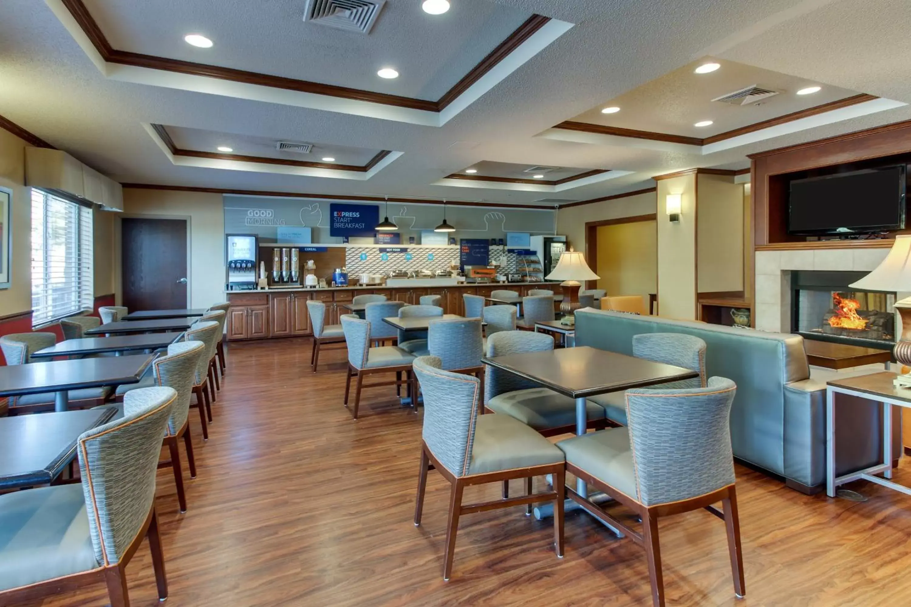 Breakfast, Restaurant/Places to Eat in Holiday Inn Express Hotel & Suites Lancaster-Lititz, an IHG Hotel