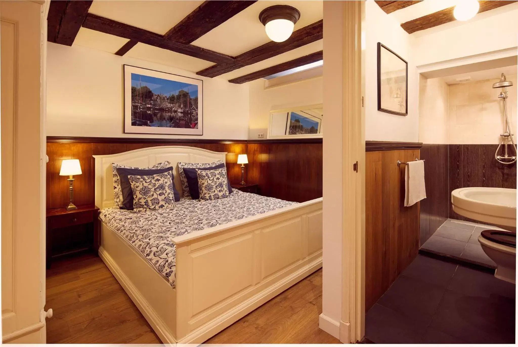 Bedroom, Bed in Realeneiland Bed & Breakfast