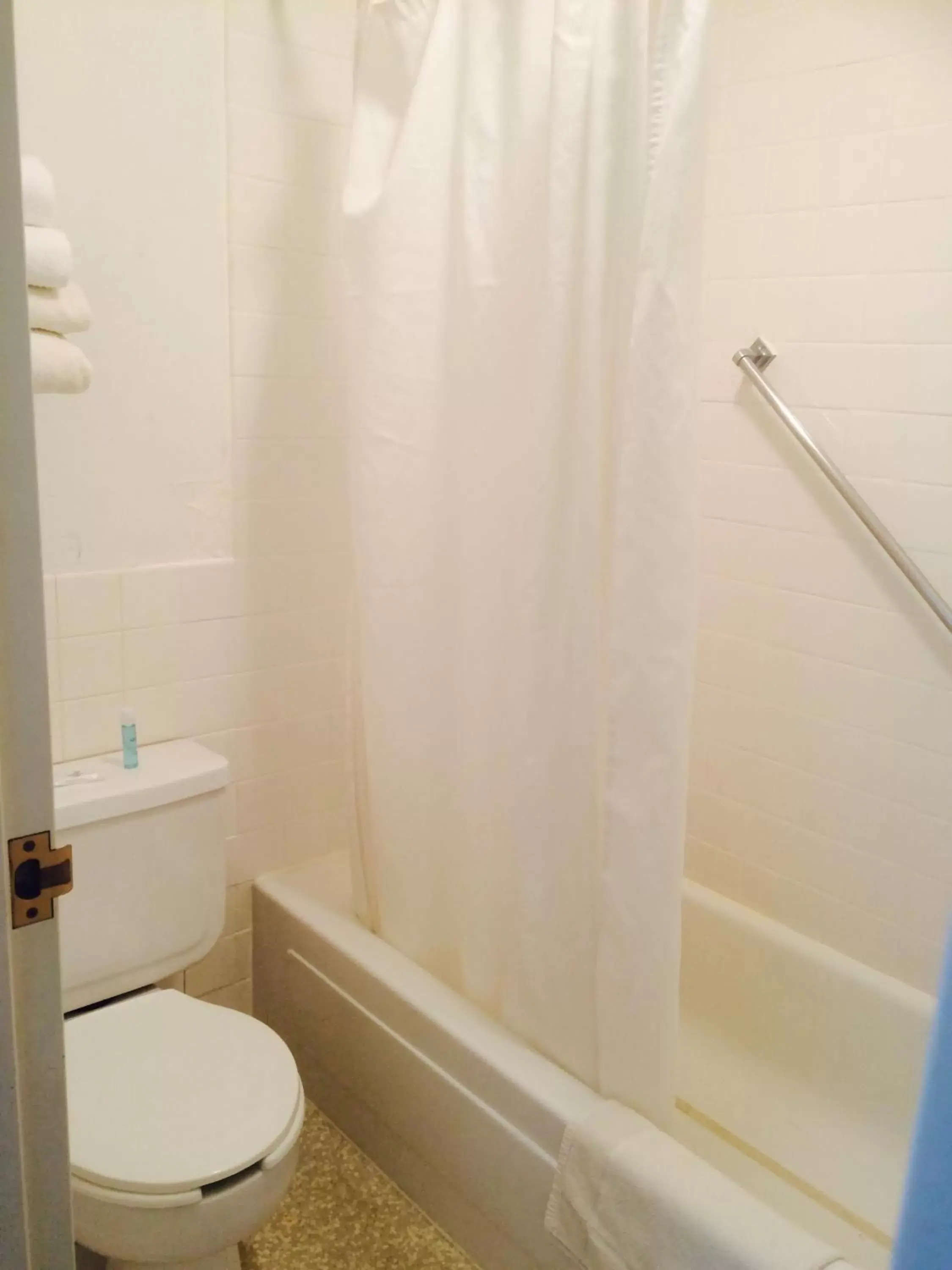Shower, Bathroom in Budget Host Platte Valley Inn