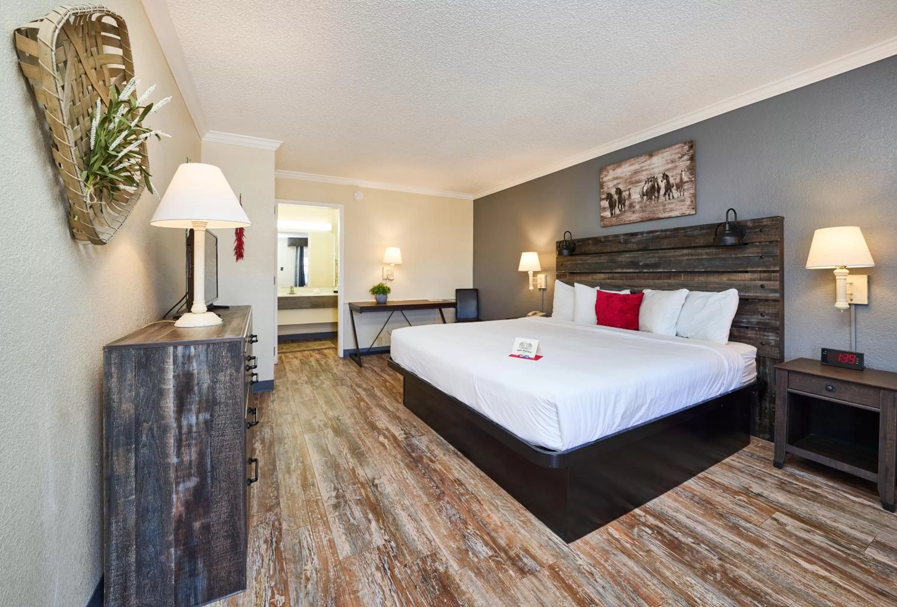 Photo of the whole room in San Mateo Inn