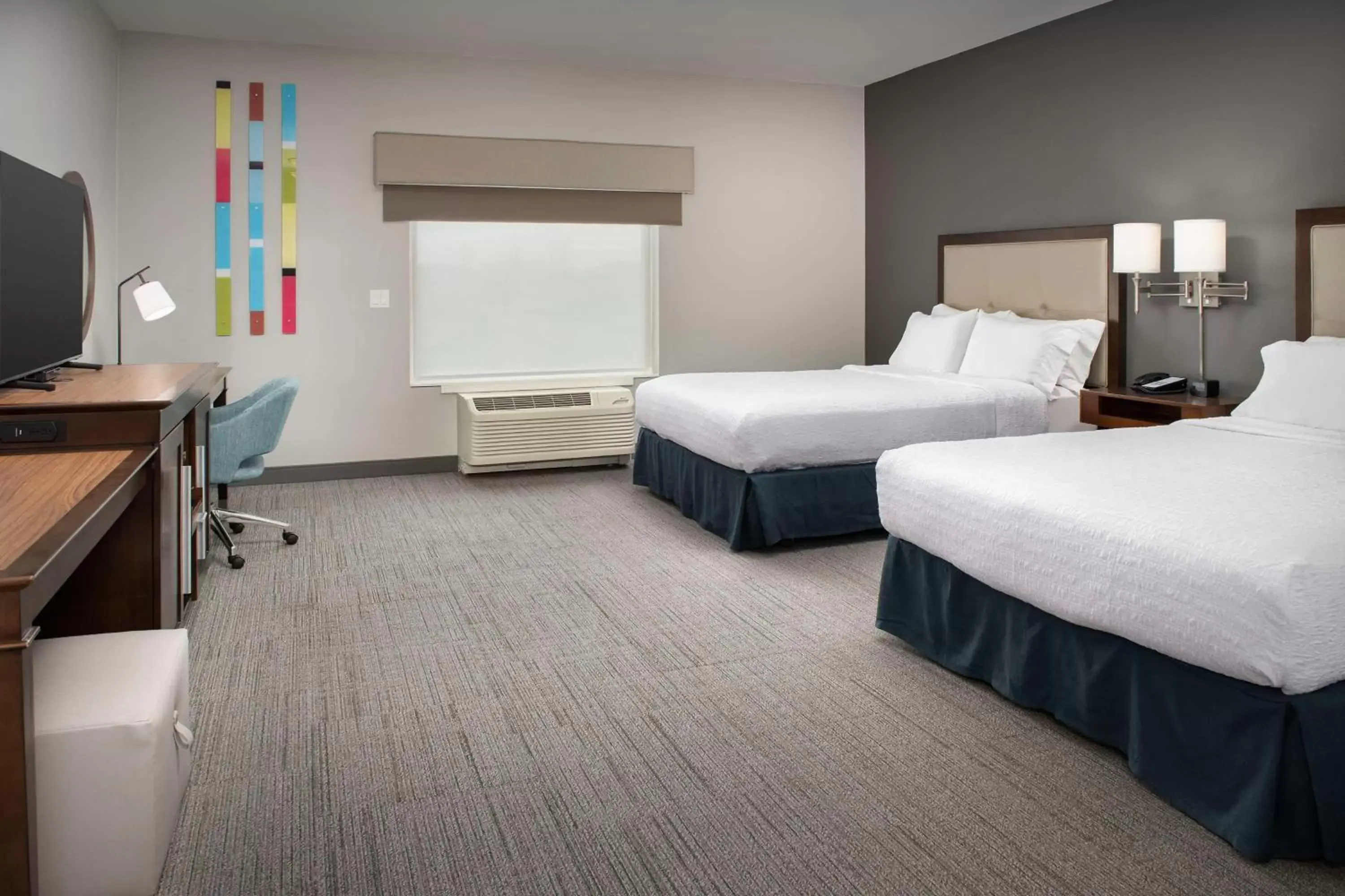 Bed in Hampton Inn & Suites Portland/Hillsboro-Evergreen Park