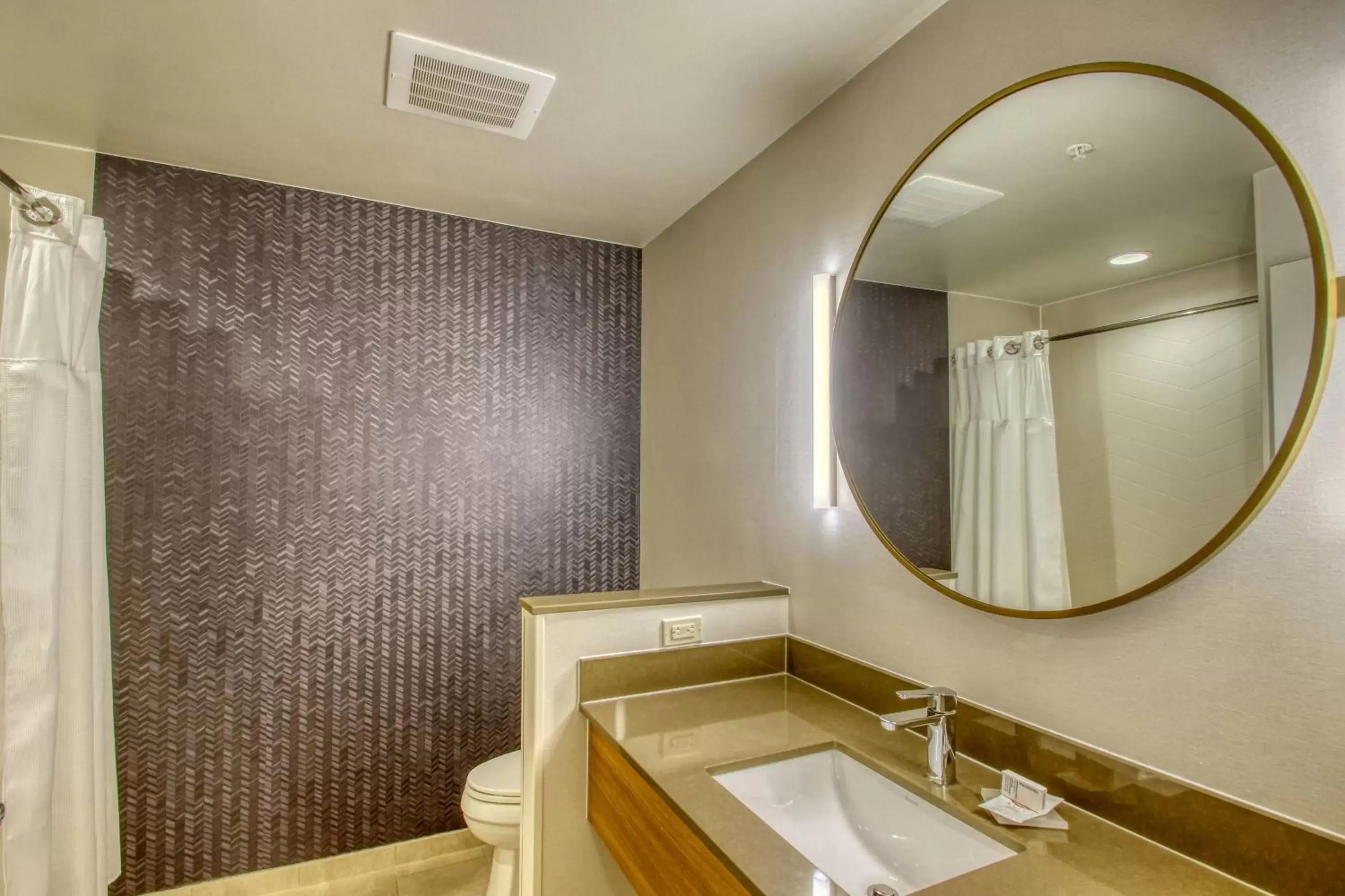 Bathroom in Fairfield Inn & Suites by Marriott Appleton