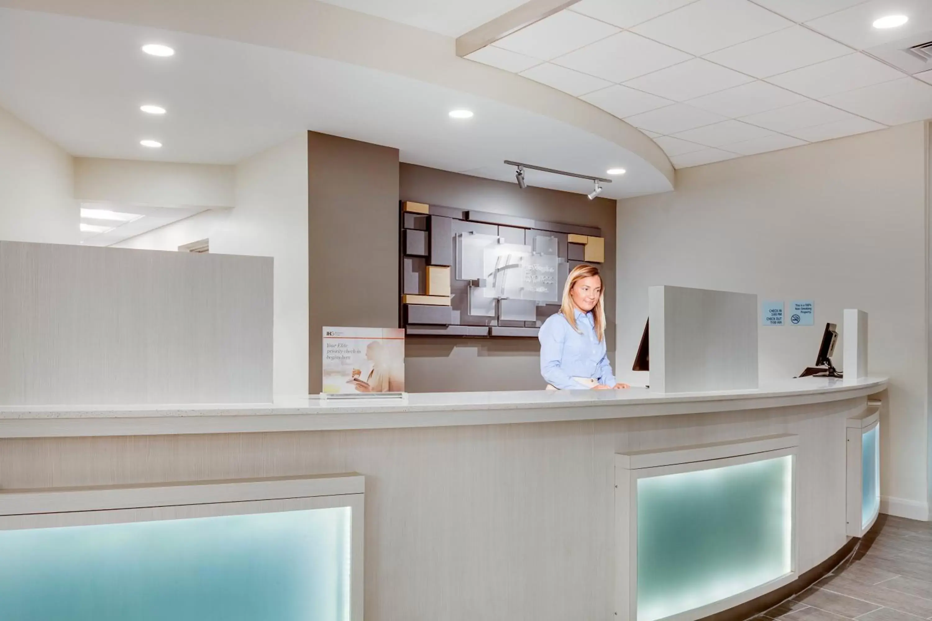 Property building, Lobby/Reception in Holiday Inn Express & Suites Panama City Beach - Beachfront, an IHG Hotel