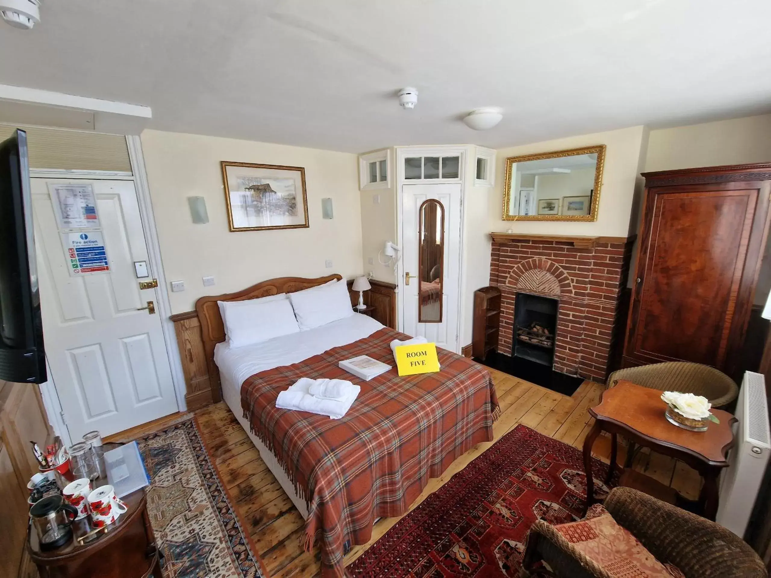 Bedroom in Black Horse Canterbury