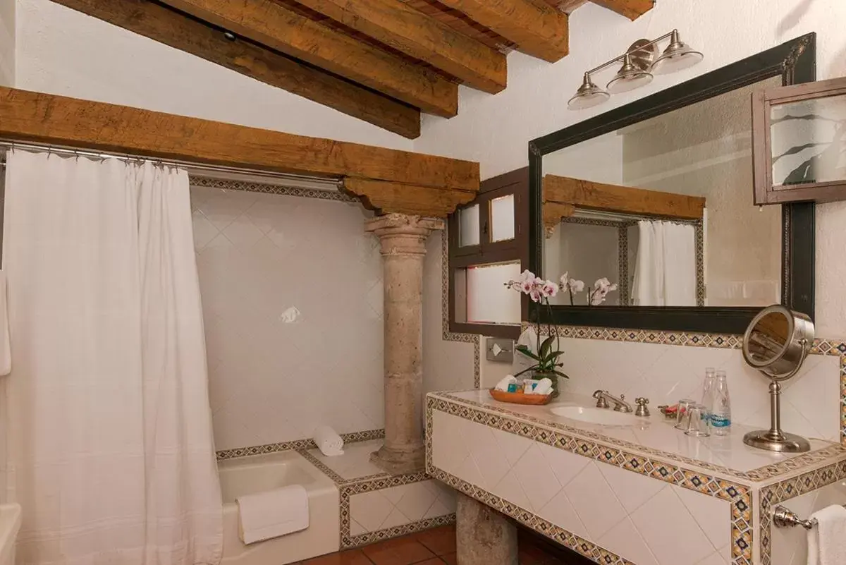 Bathroom in Villa Montaña Hotel & Spa