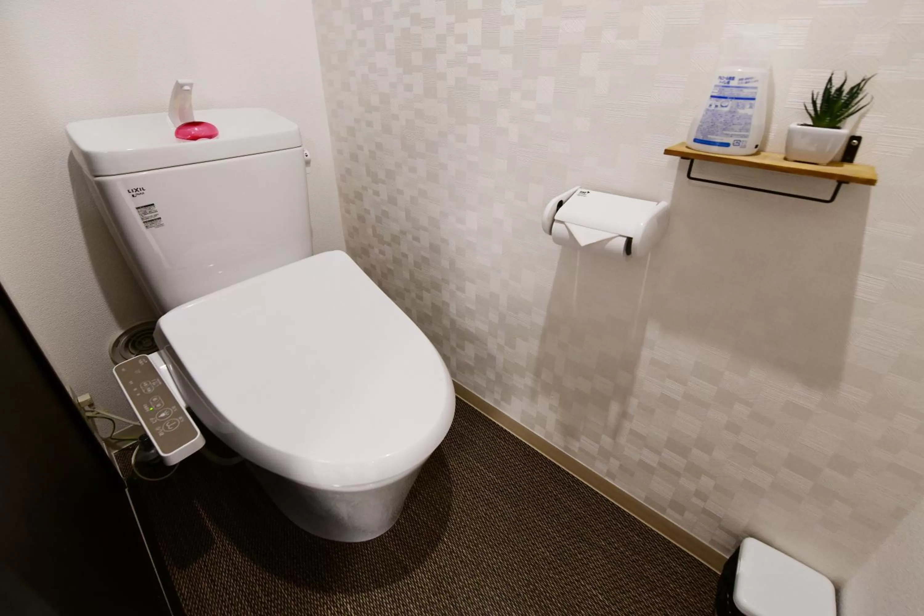 Toilet in 無料wi-fi JING HOUSE 秋葉原 電動自転車レンタル