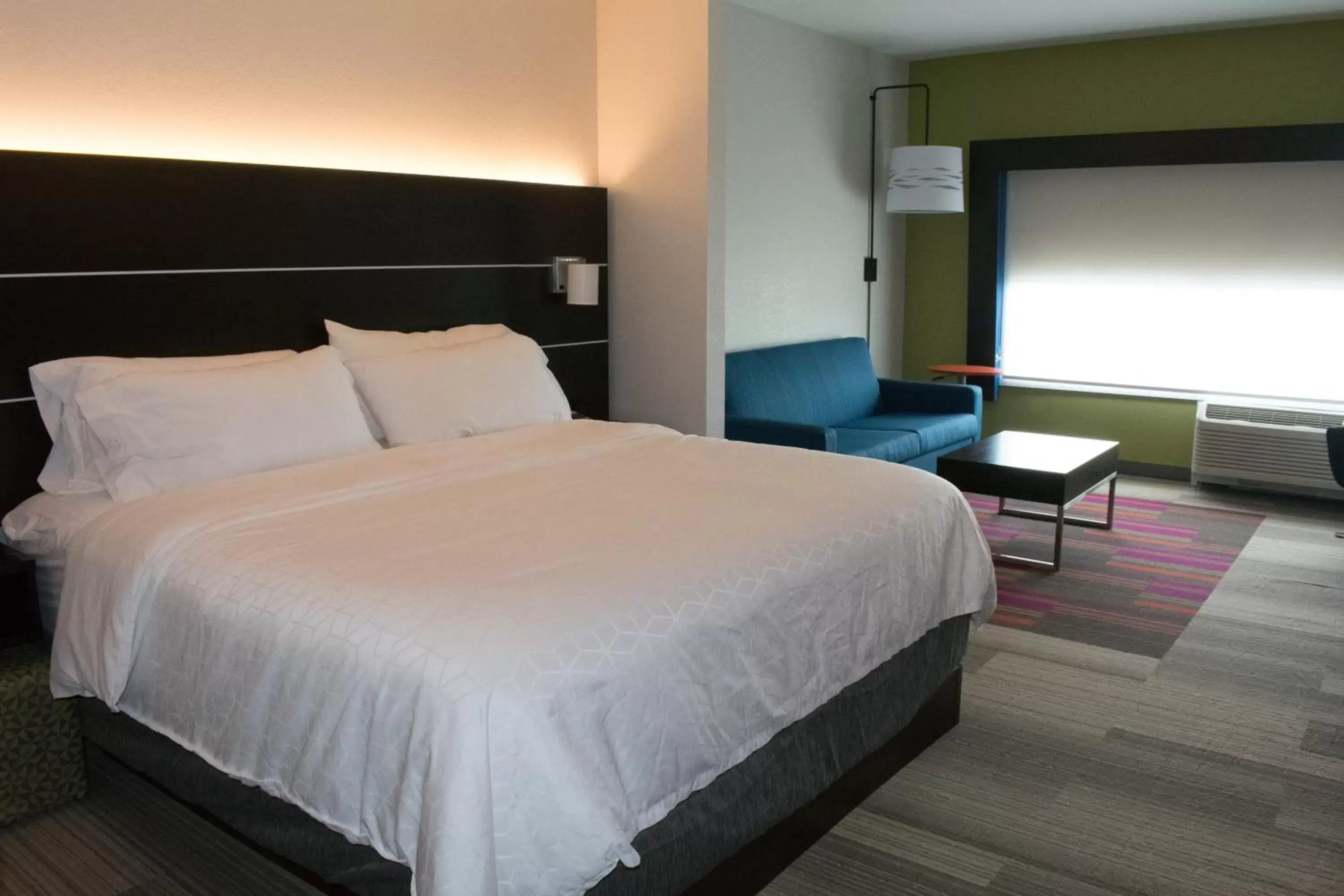 Photo of the whole room, Bed in Holiday Inn Express & Suites West Memphis, an IHG Hotel