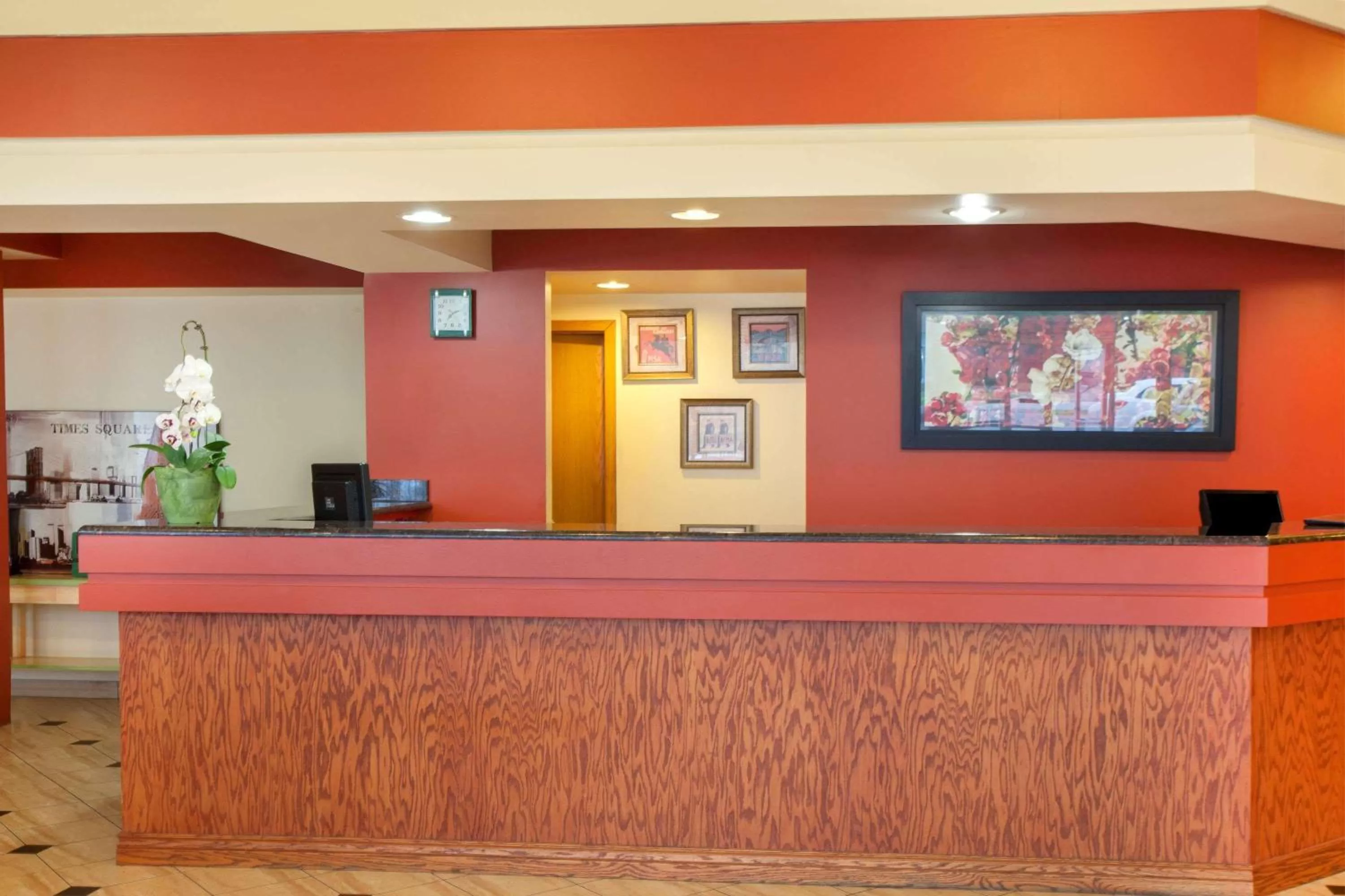 Lobby or reception in Super 8 by Wyndham Chicago Northlake O'Hare South