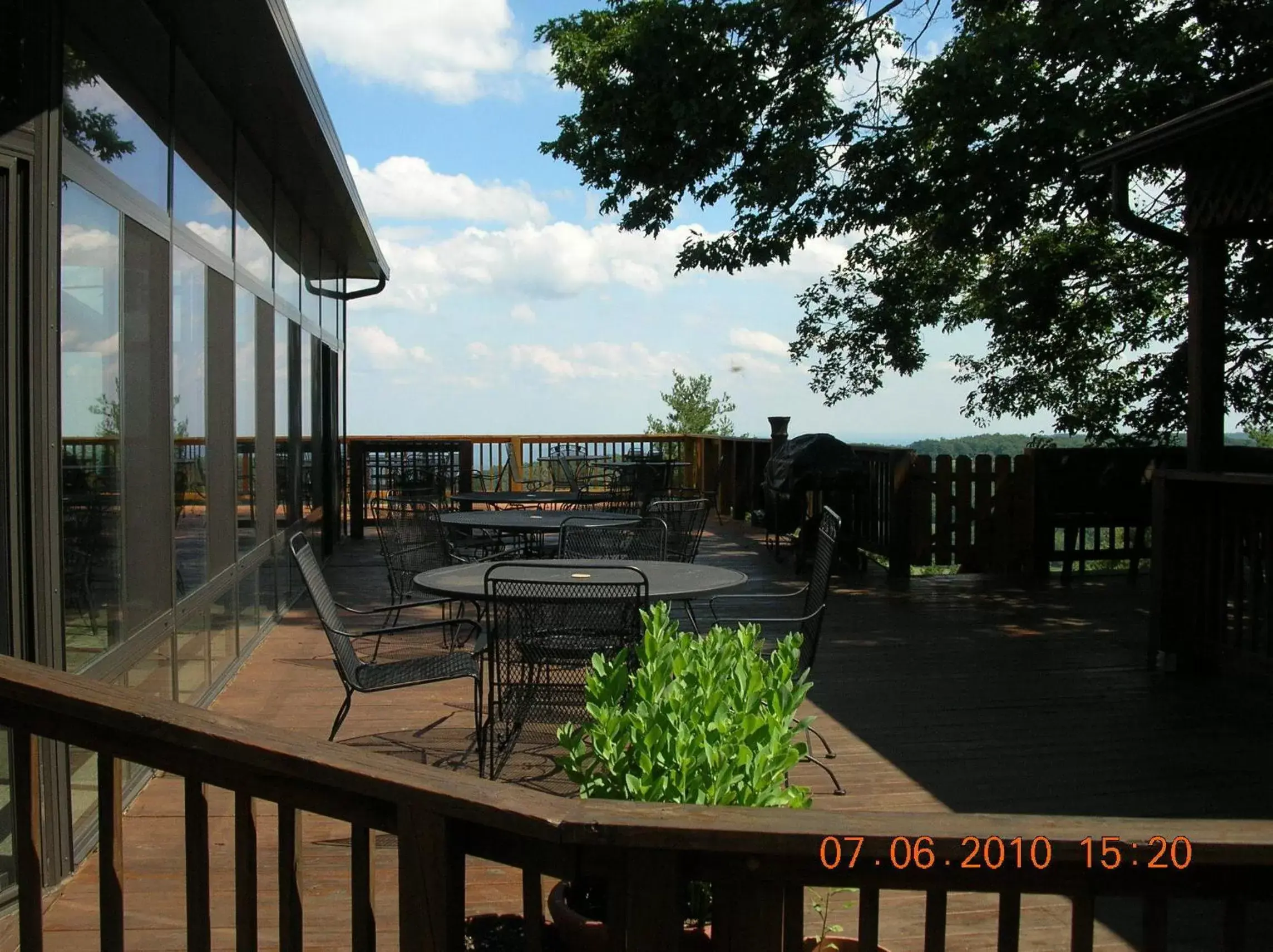 Balcony/Terrace in Bent Mountain Lodge Bed And Breakfast, Inc.