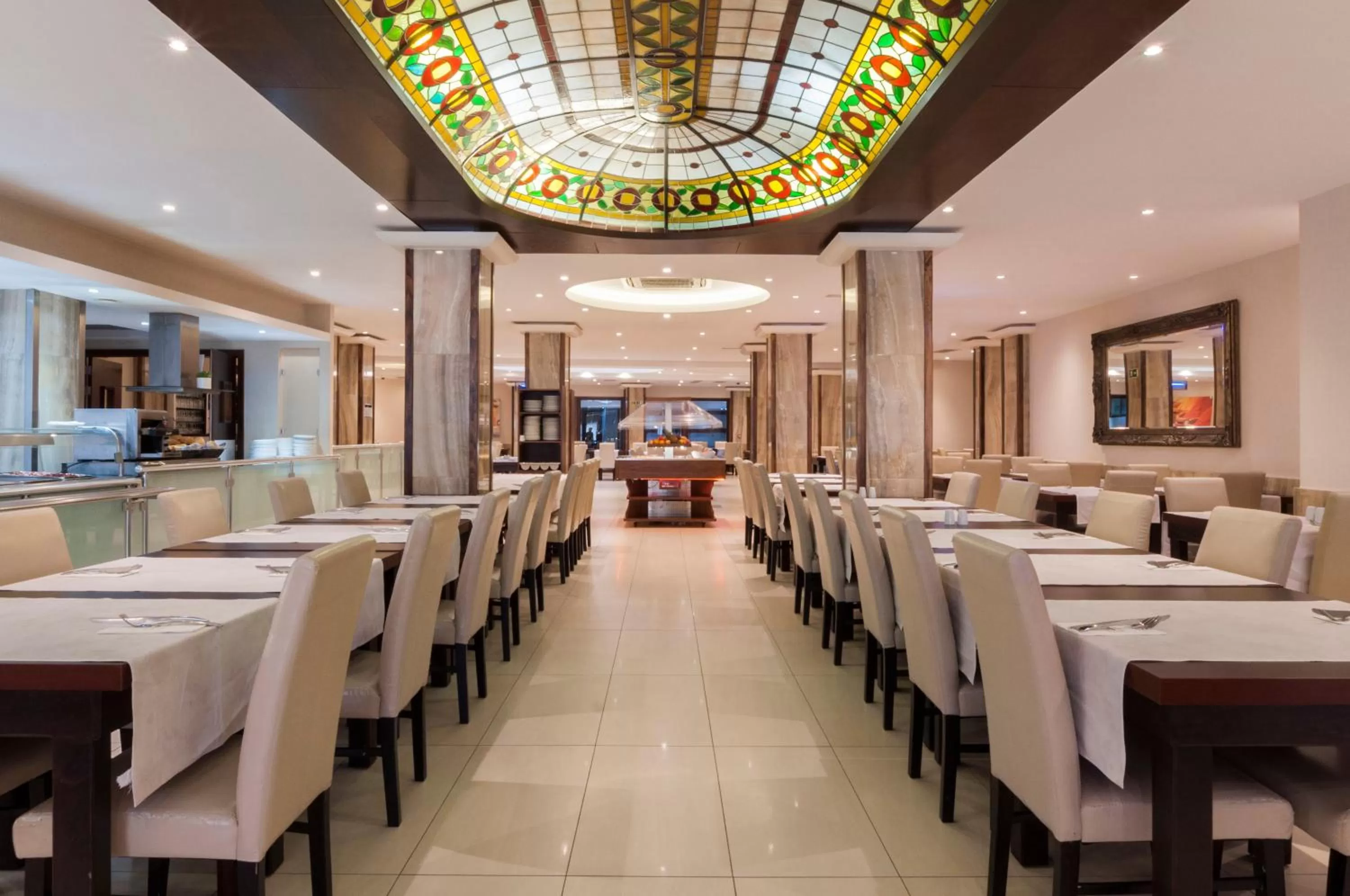 Restaurant/places to eat in Alexandra Hotel