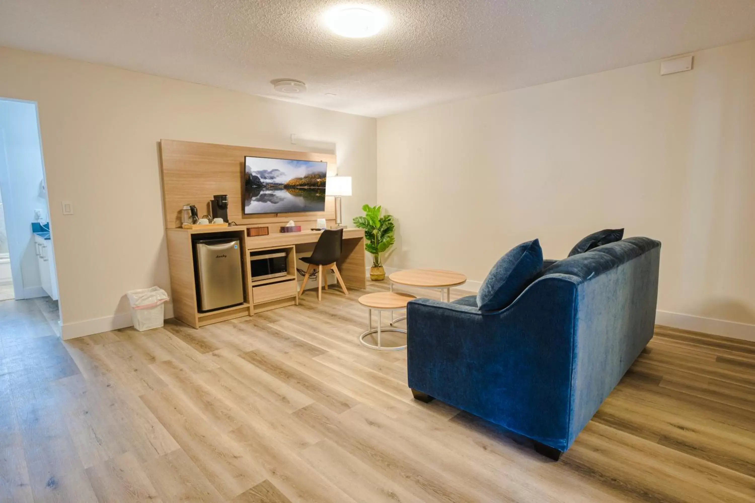 Seating Area in Harrison Grand Motel