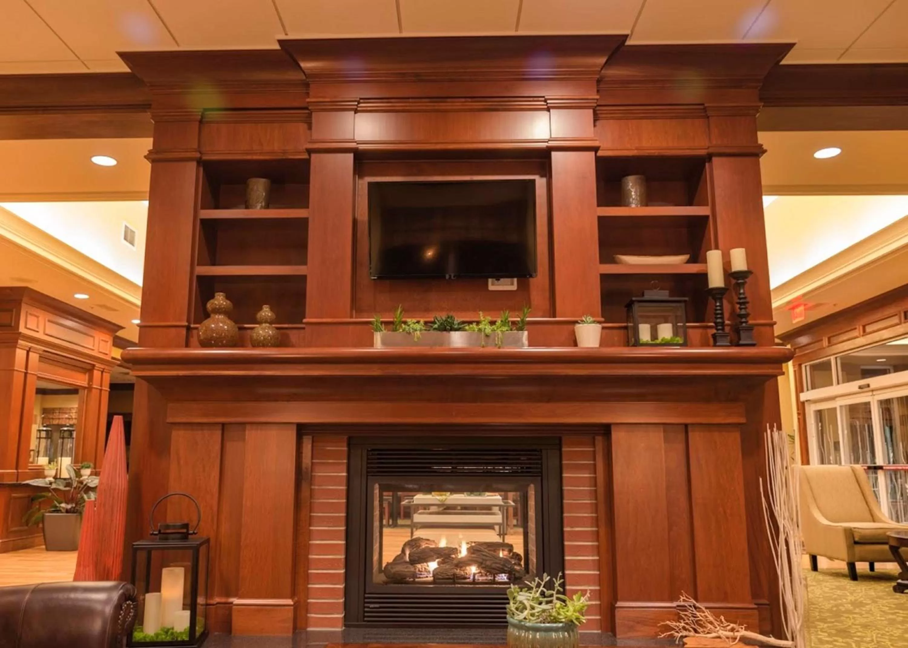 Communal lounge/ TV room in Hilton Garden Inn Bangor