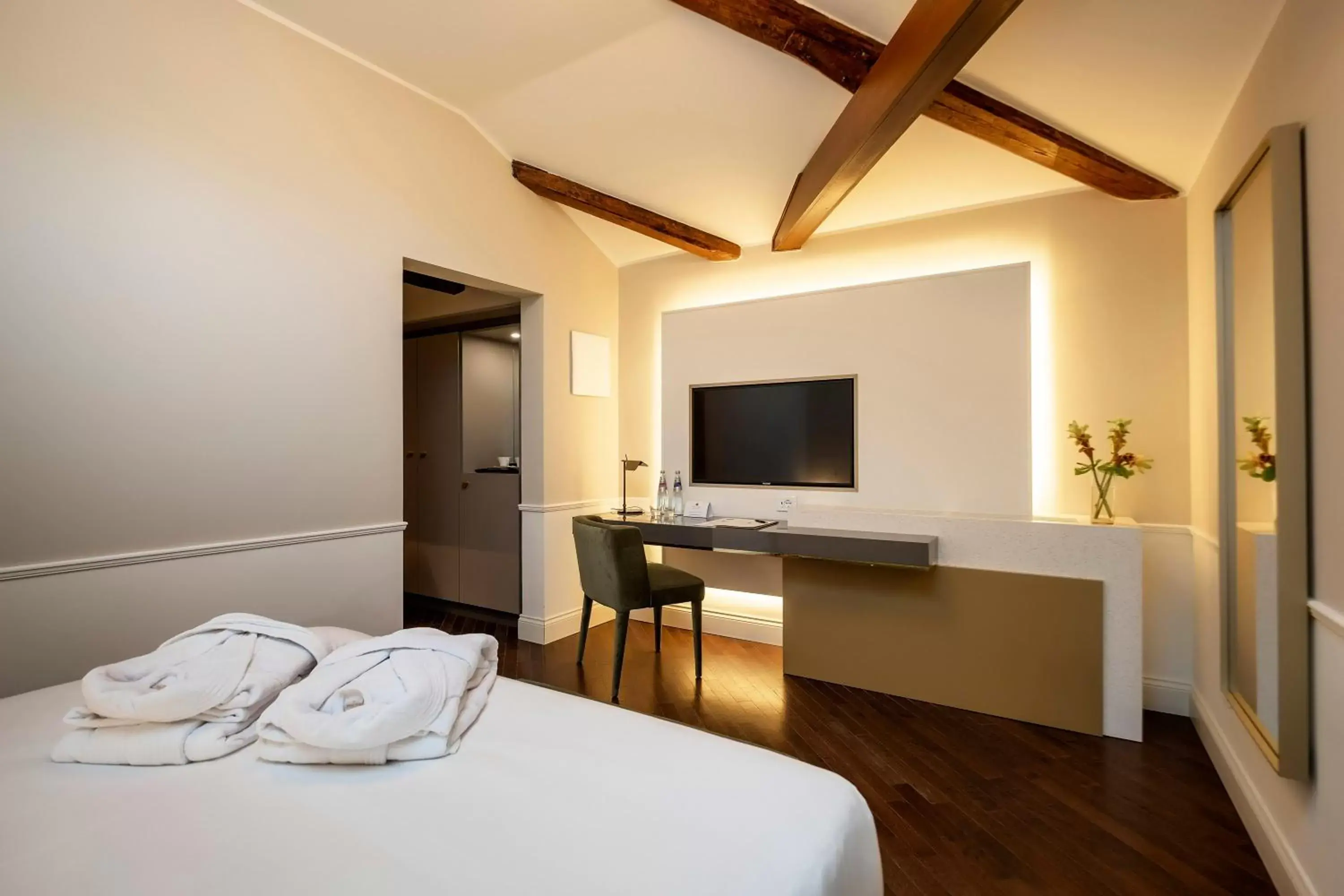 TV and multimedia, TV/Entertainment Center in Hotel Villa Soligo - Small Luxury Hotels of the World