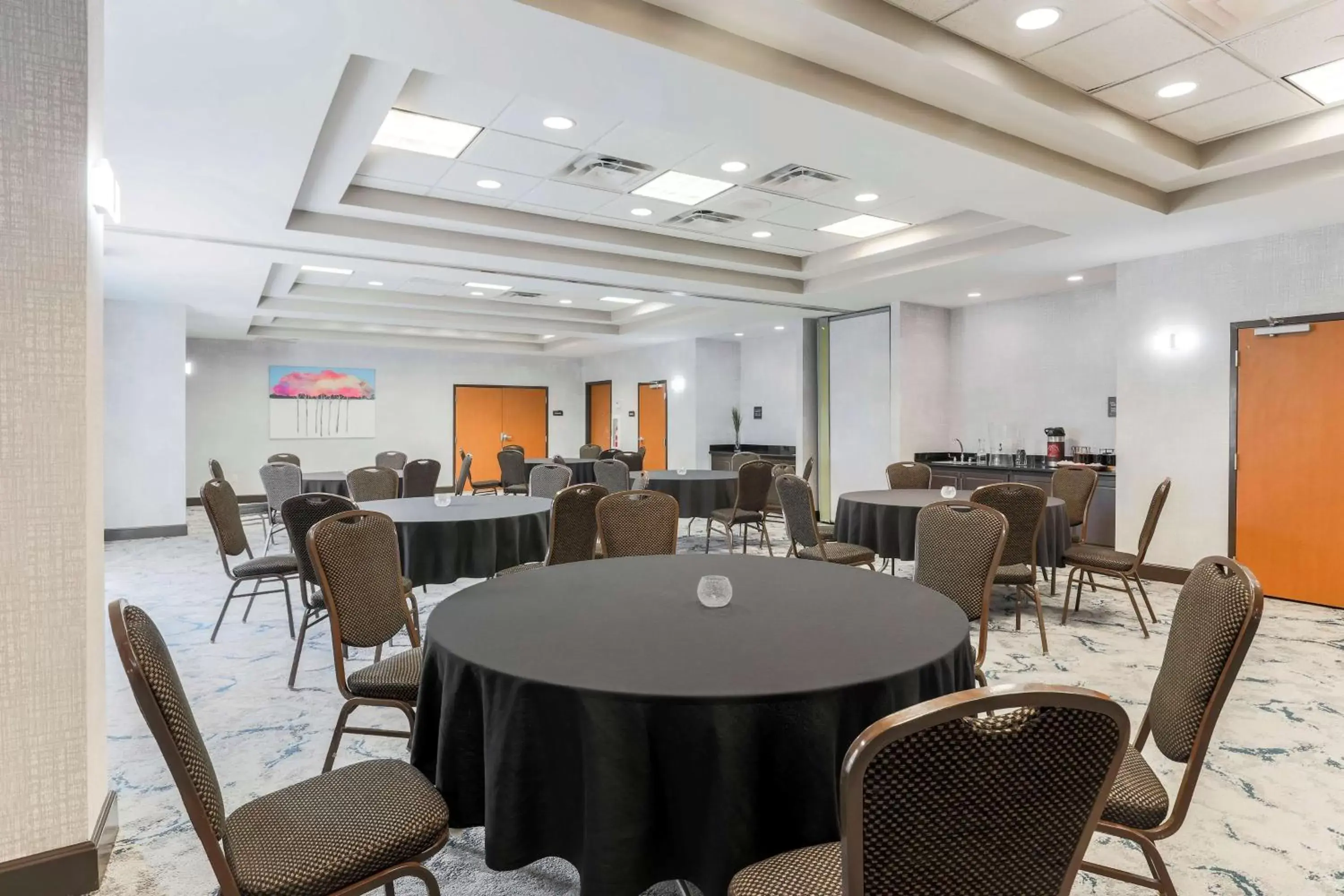 Meeting/conference room, Restaurant/Places to Eat in Hilton Garden Inn Tulsa South