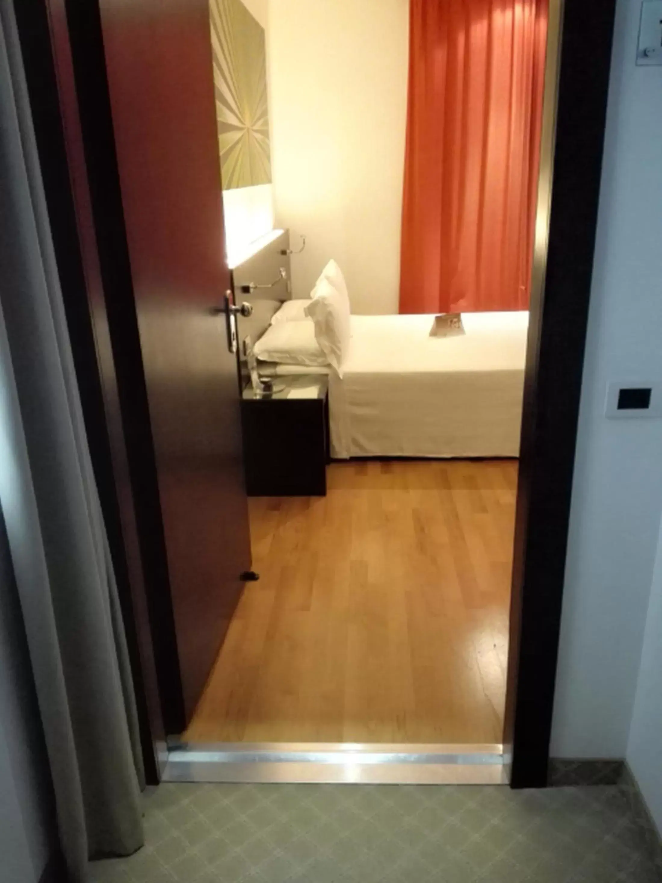 Facility for disabled guests, Bed in Card International Hotel