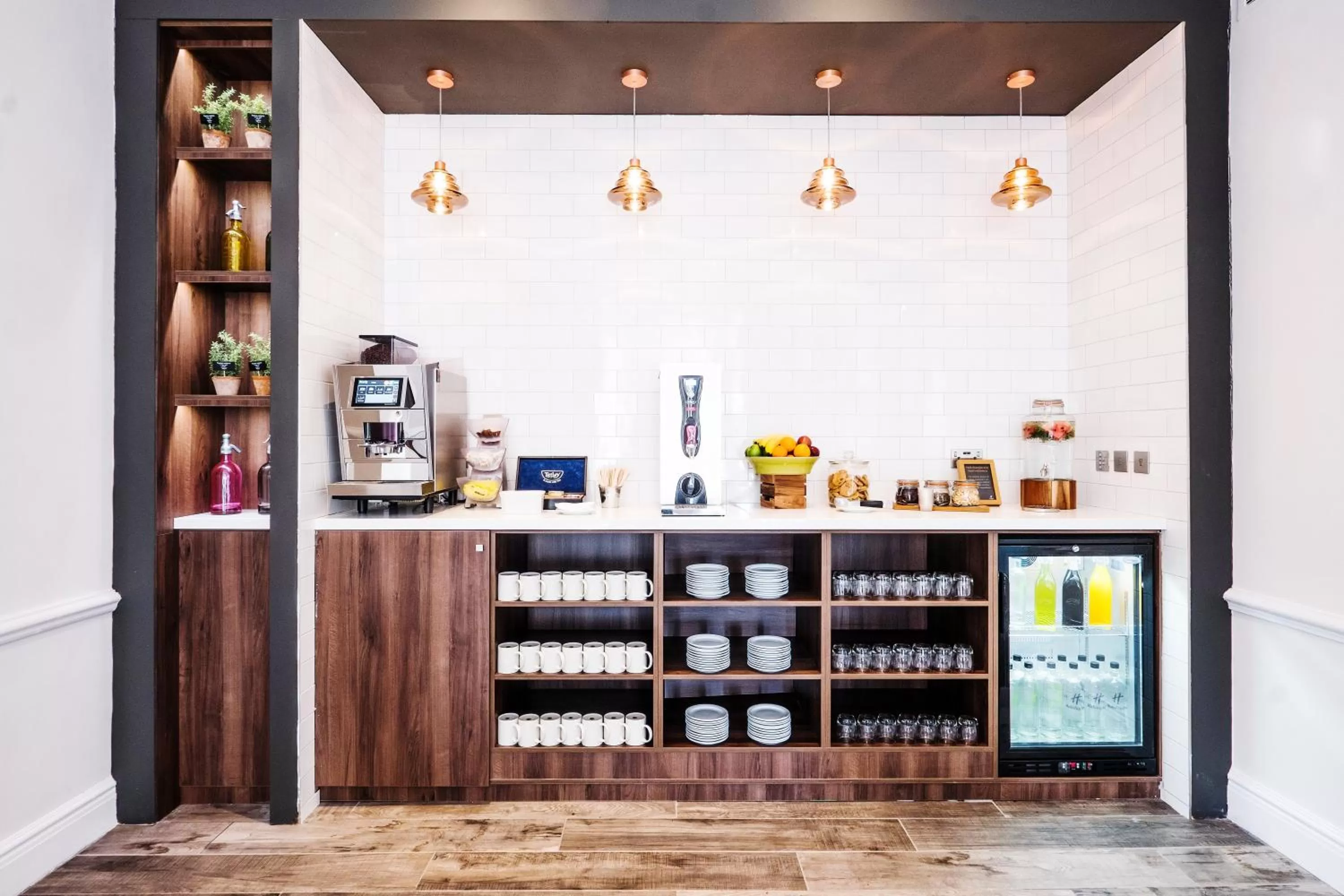 Meeting/conference room in Holiday Inn Farnborough by IHG