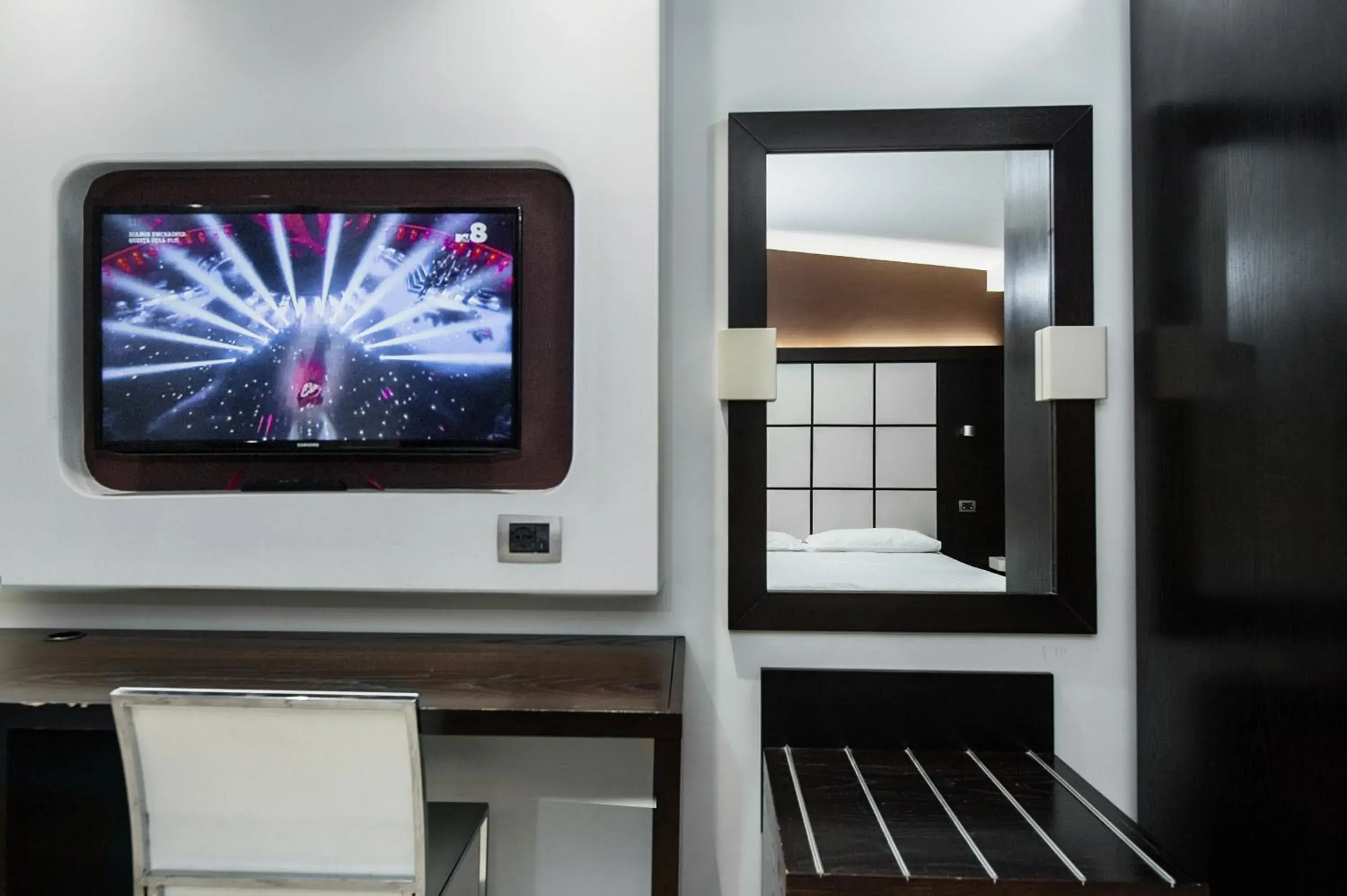 TV and multimedia, TV/Entertainment Center in Hotel Testani Frosinone