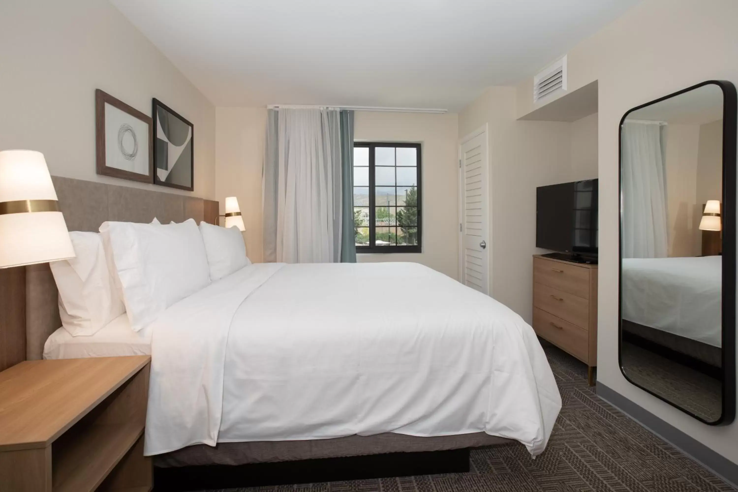 Photo of the whole room, Bed in Staybridge Suites - Carson City - Tahoe Area, an IHG Hotel