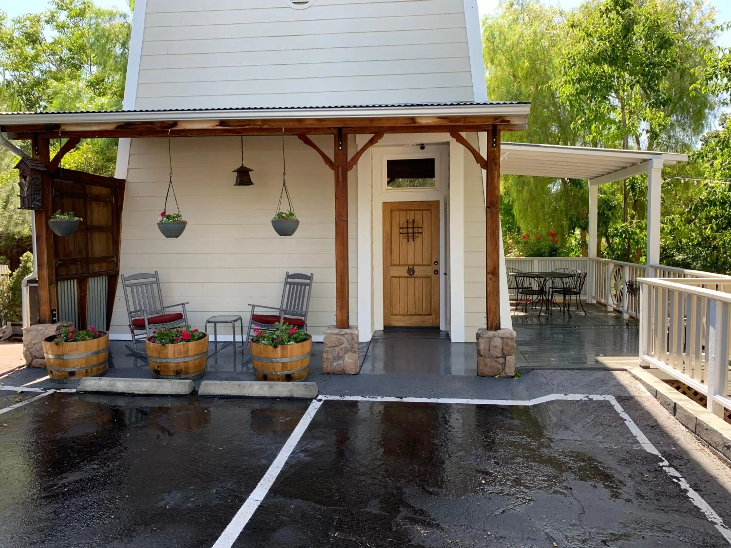 Facade/entrance in ForFriends Inn Wine Country Bed and Breakfast