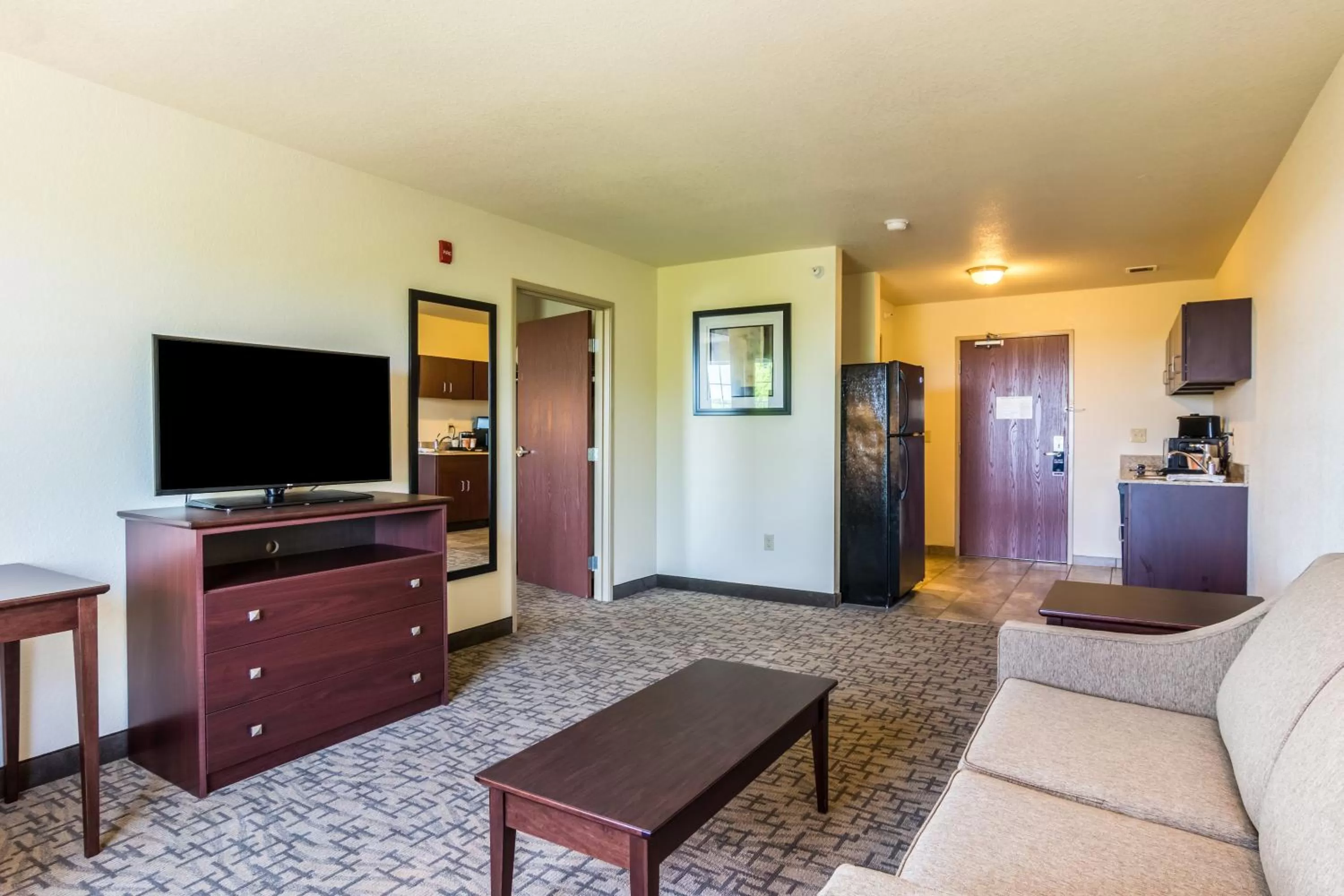 Kitchen or kitchenette in Cobblestone Hotel & Suites - Erie