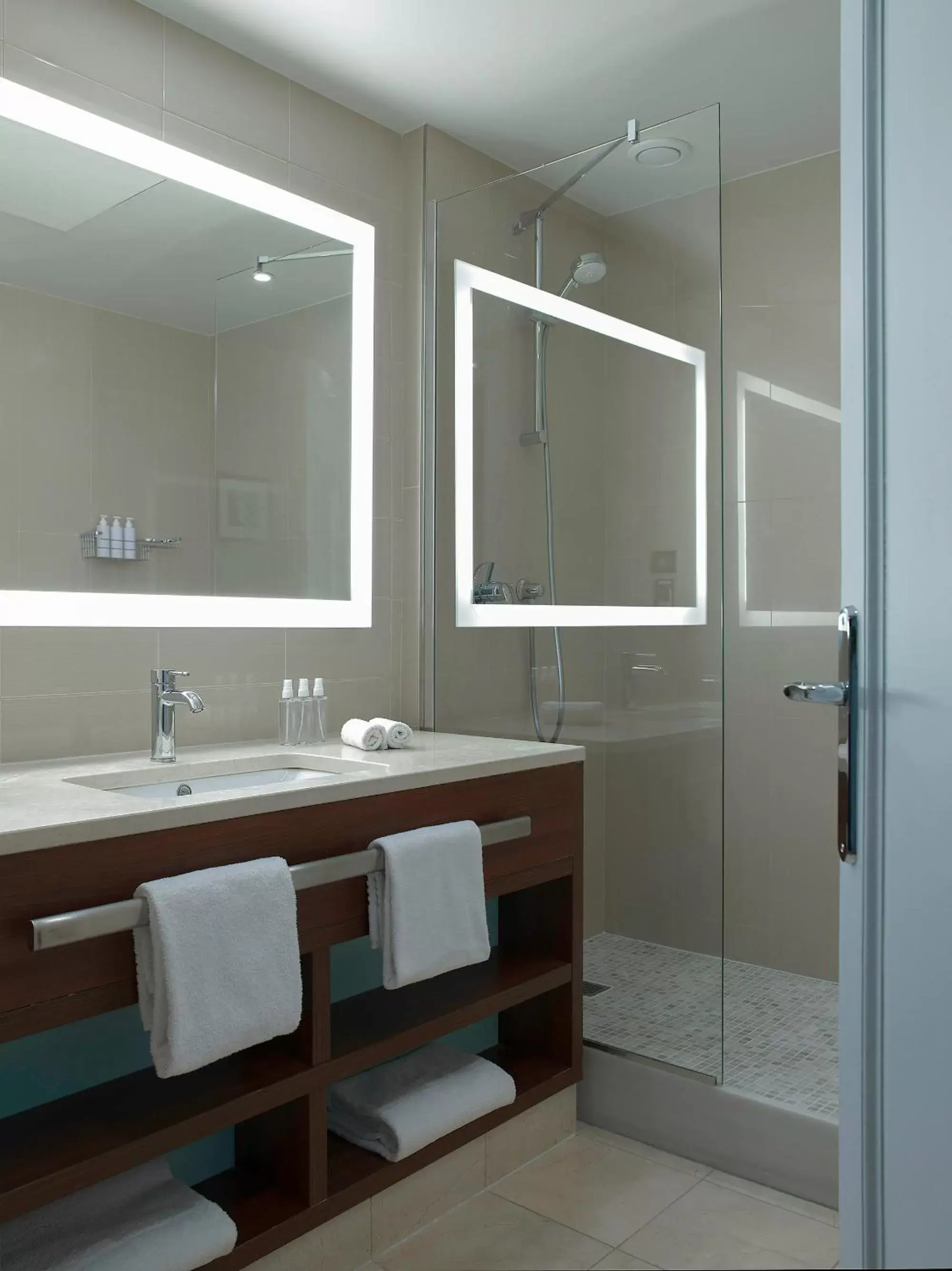 Comfort Double Room in Paris Marriott Opera Ambassador Hotel Comfort Double Room in Paris Marriott Opera Ambassador Hotel